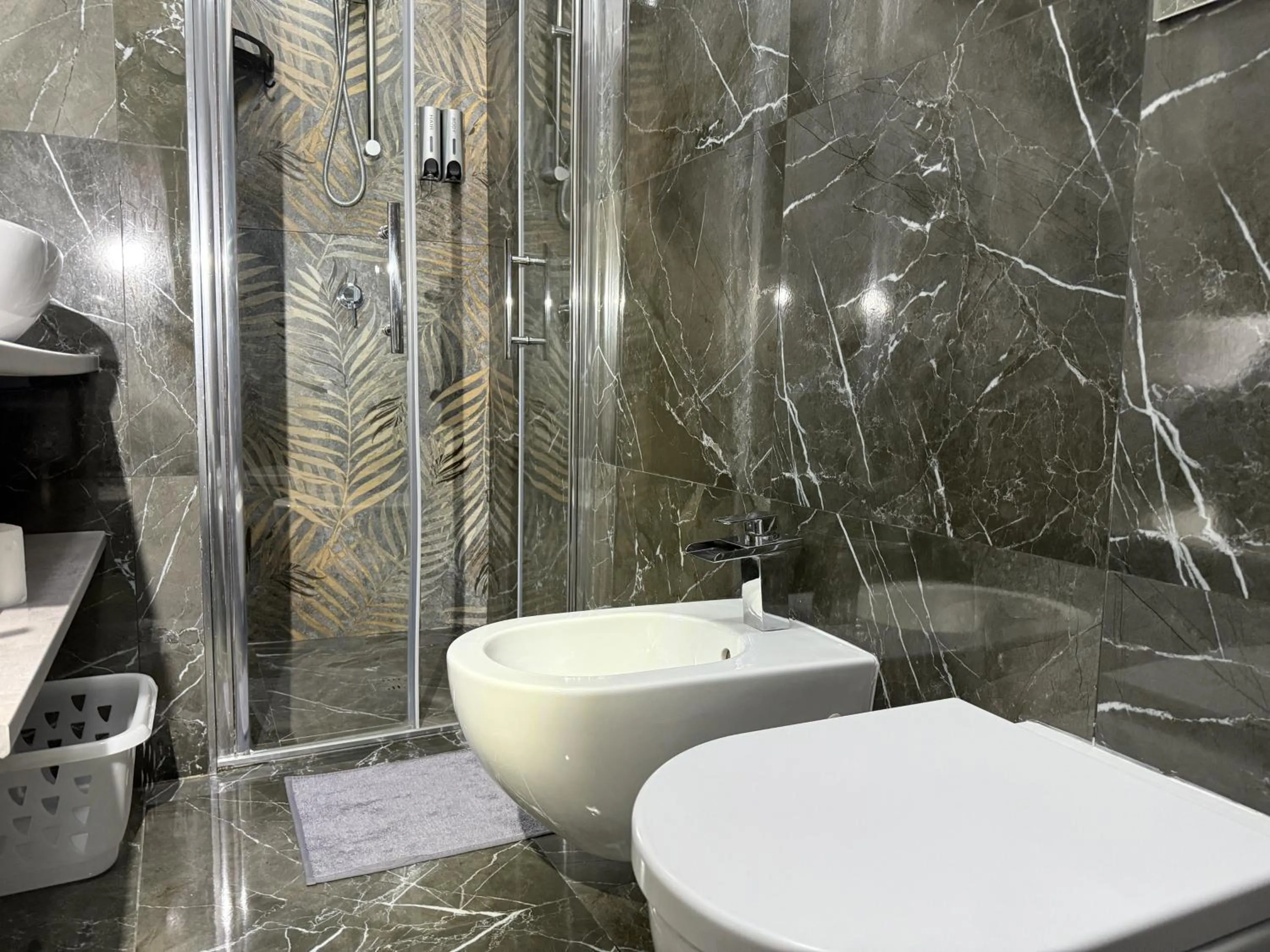 Shower in Ylisea Luxury B&B