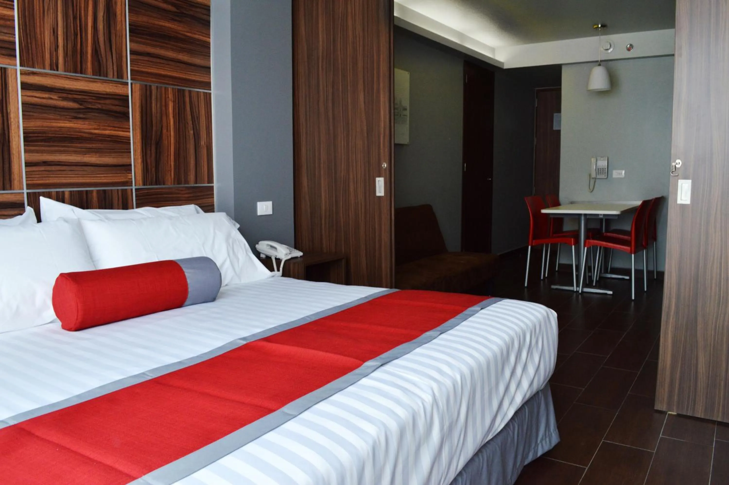 Bedroom, Bed in Hotel Block Suites