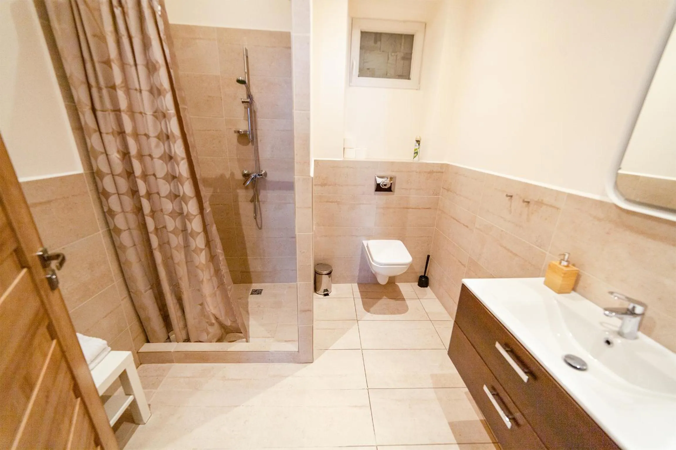 Shower in Lounge Apartments