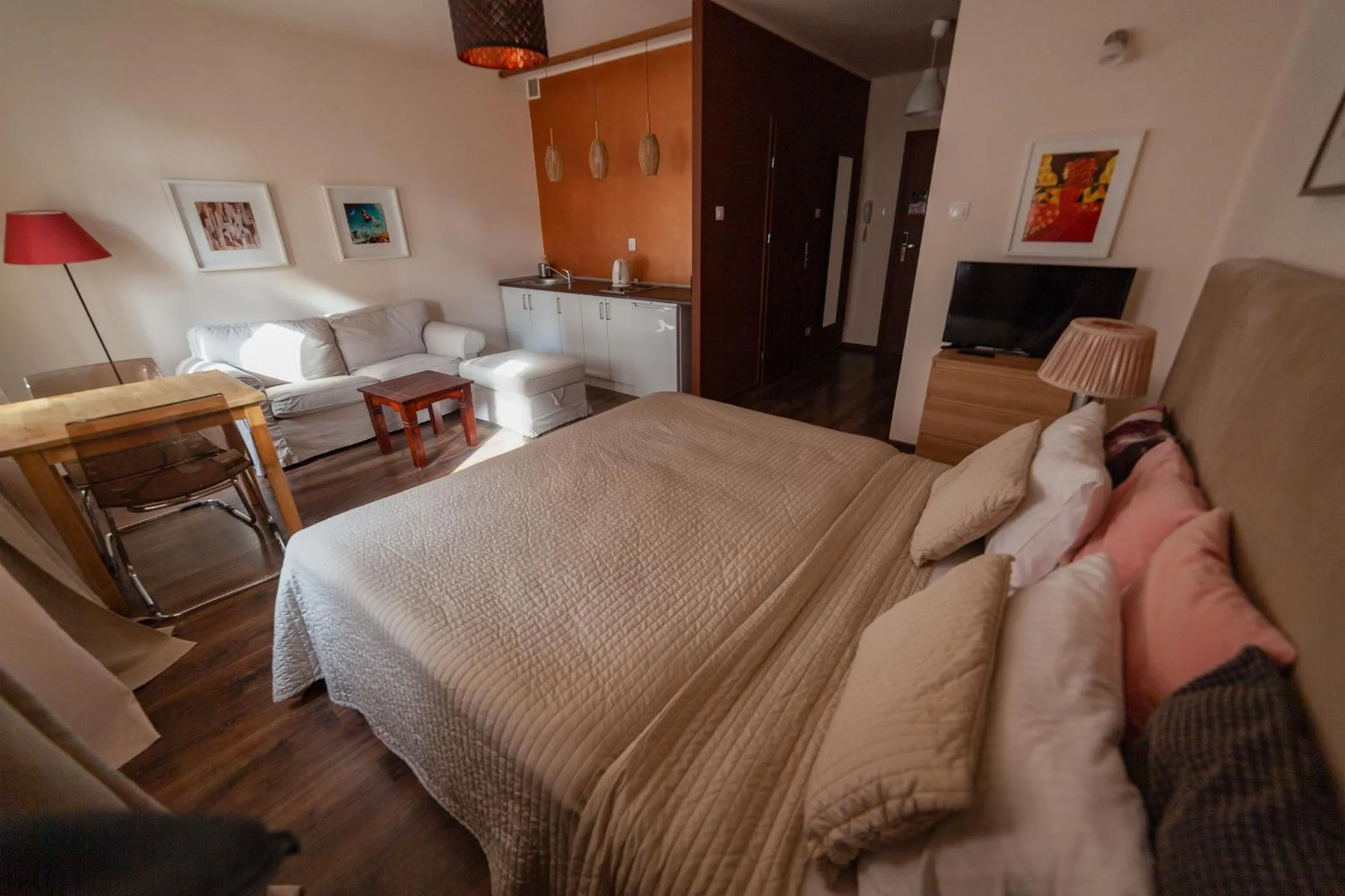 Living room, Bed in Lounge Apartments