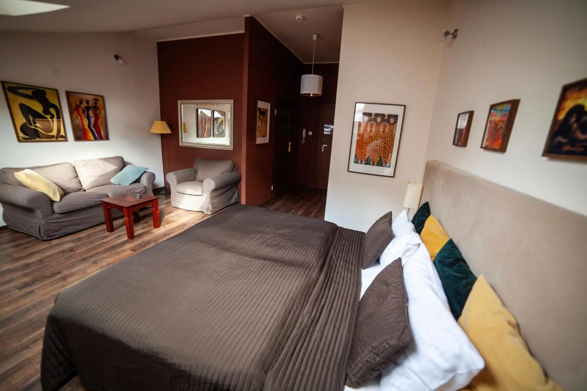 Bedroom, Bed in Lounge Apartments