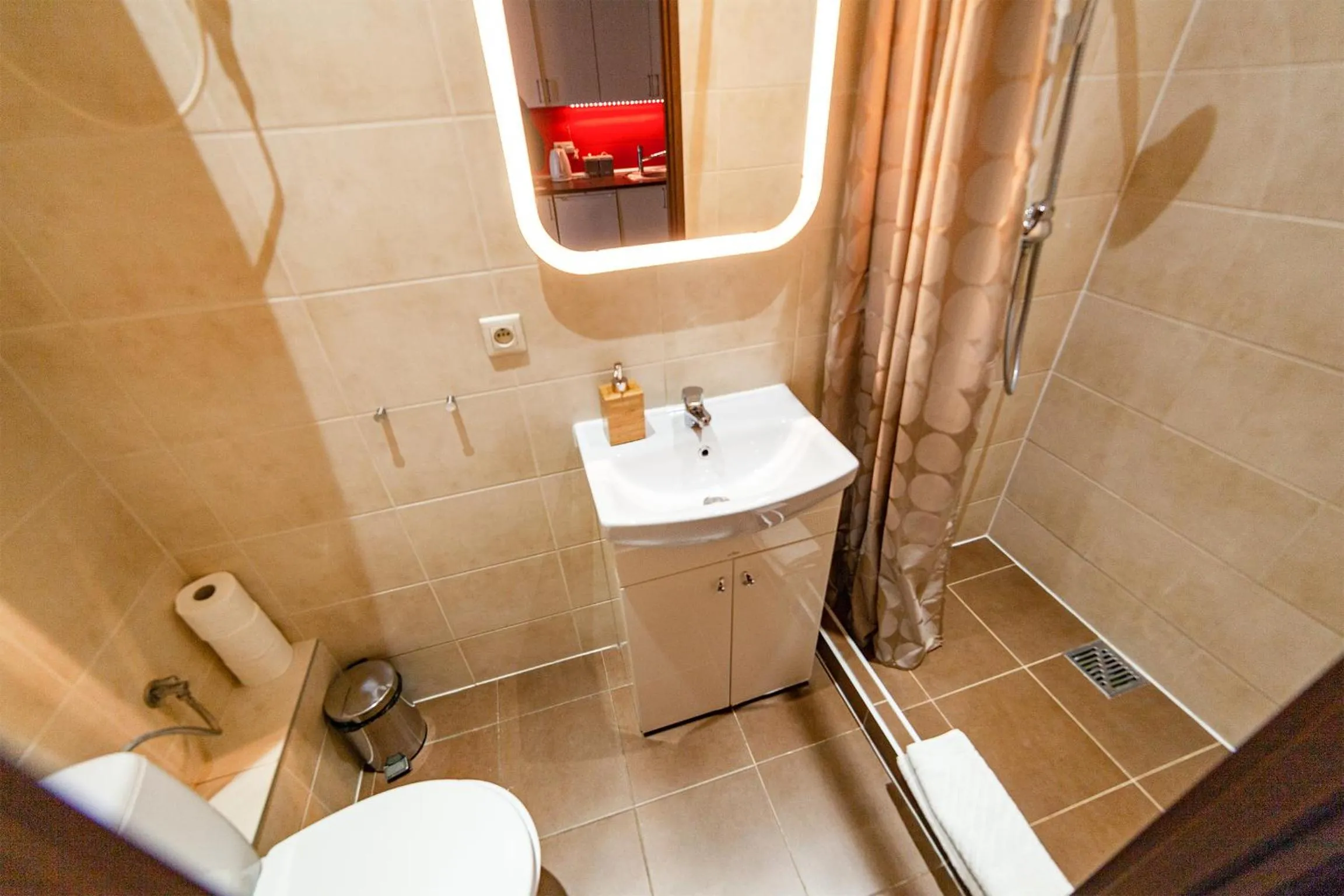 Shower in Lounge Apartments