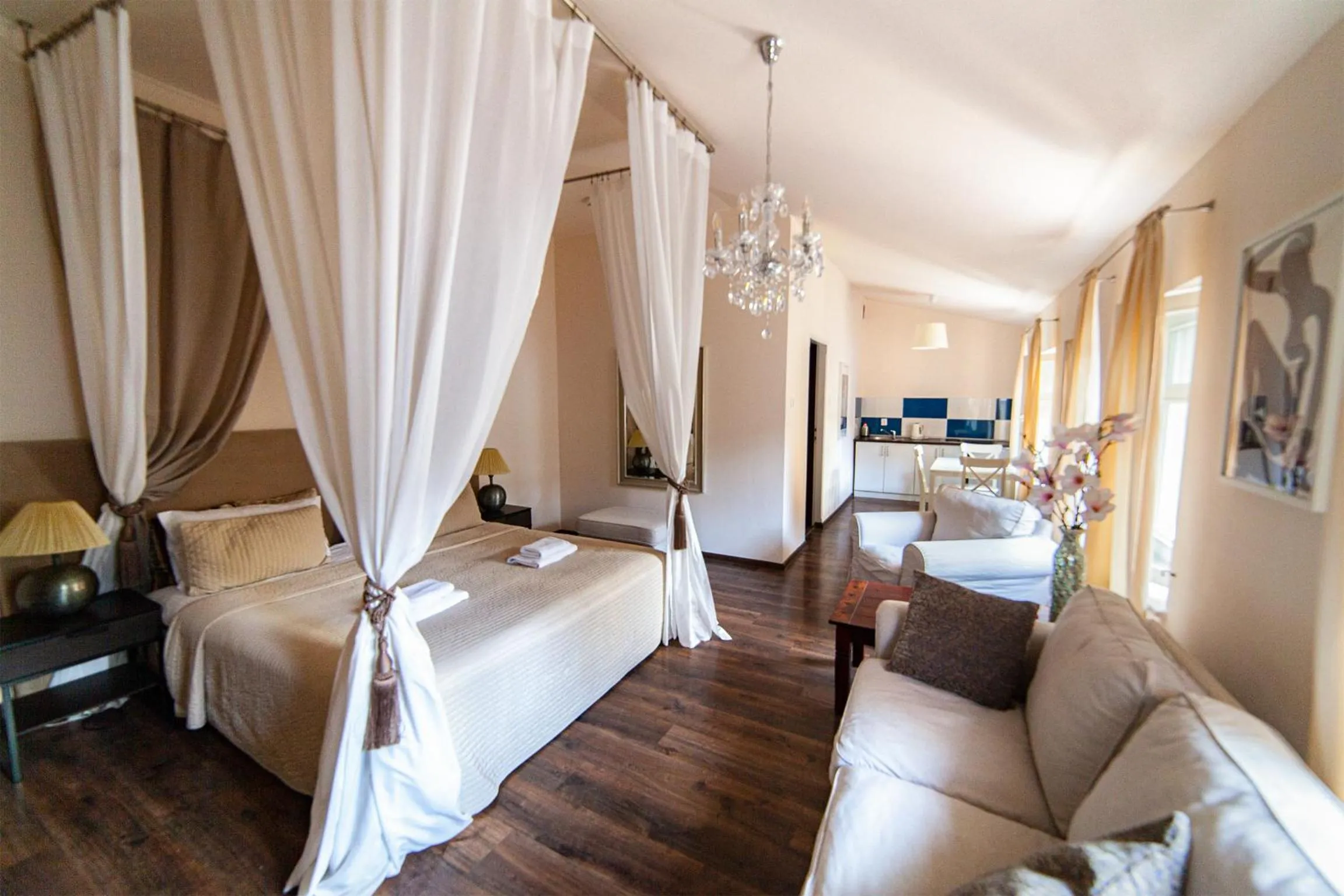 Bedroom, Bed in Lounge Apartments