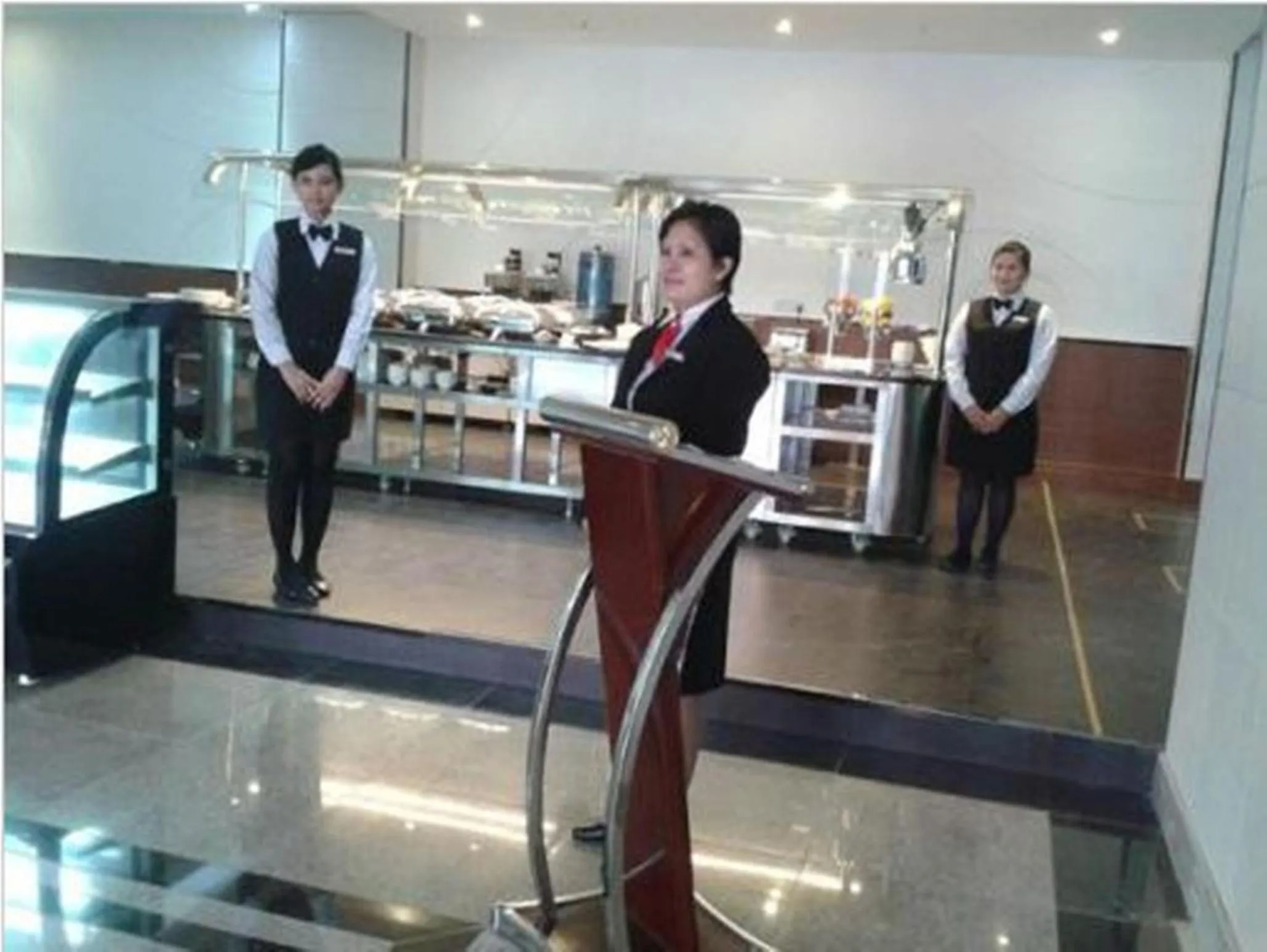 Restaurant/places to eat in Seri Simanggang Hotel