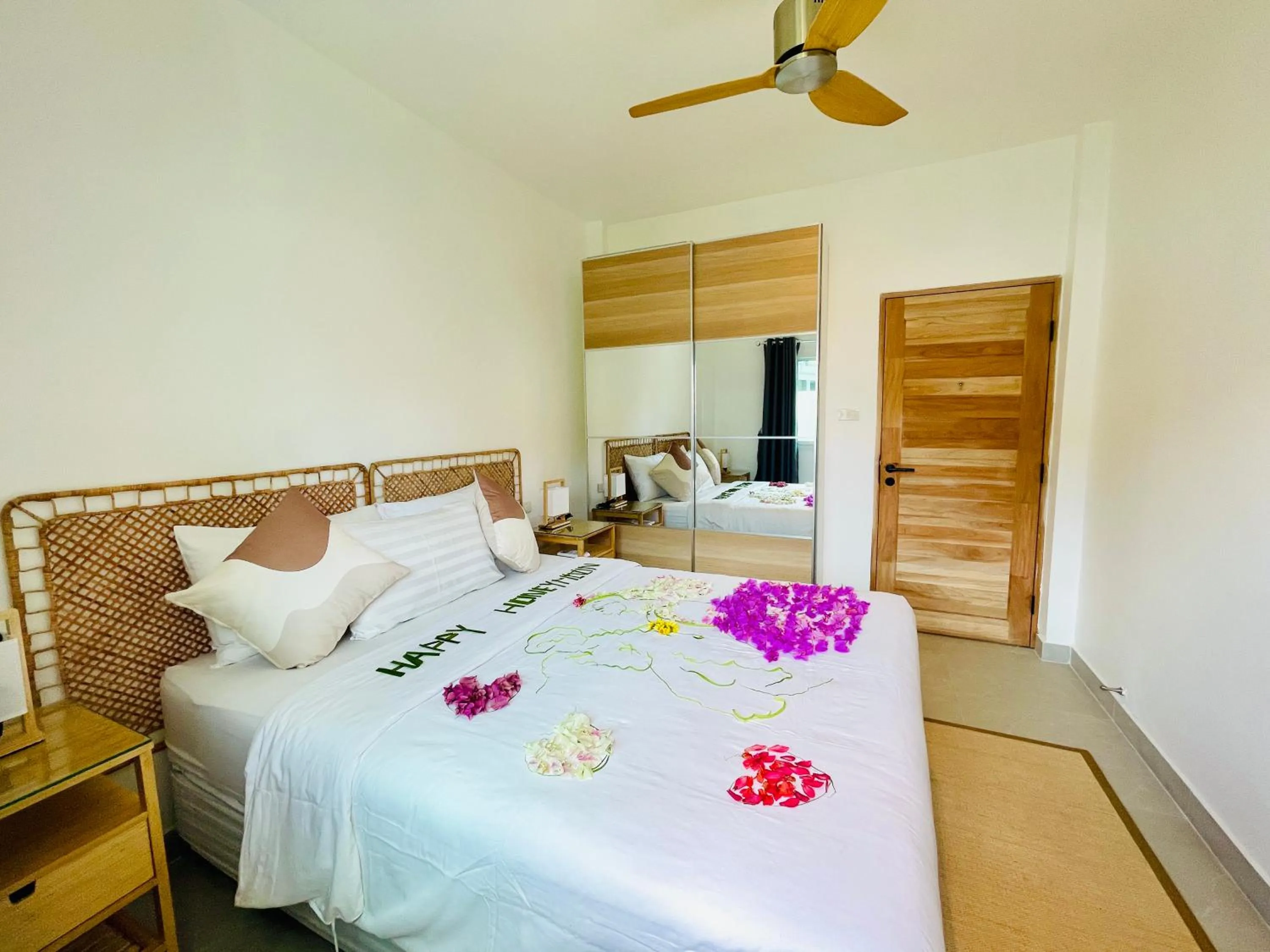 Bed in Baan Saint-Tropez Seaview Villas Kata Beach
