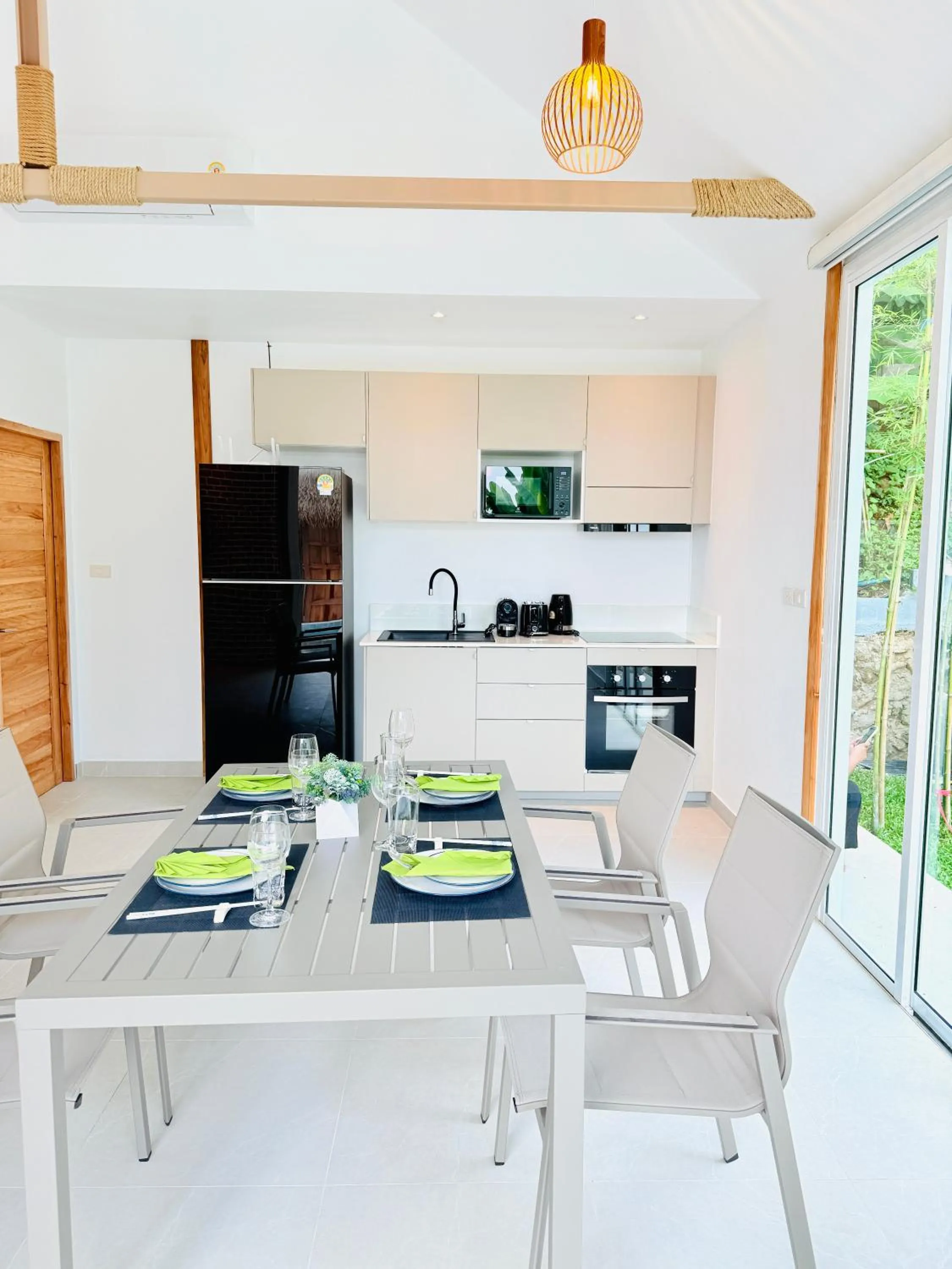 Dining area in Baan Saint-Tropez Seaview Villas Kata Beach