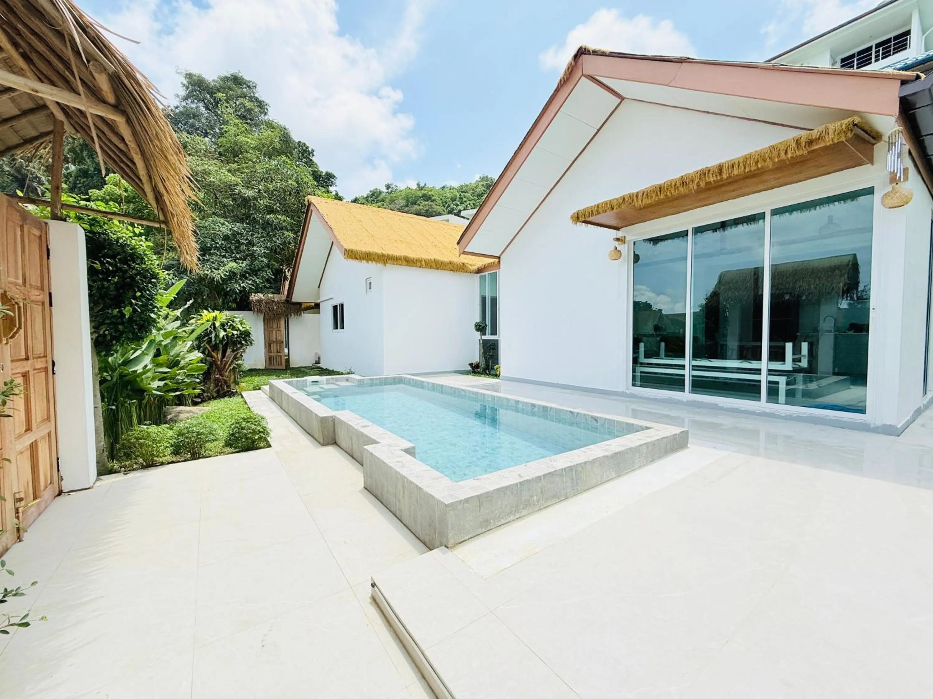 Property building in Baan Saint-Tropez Seaview Villas Kata Beach
