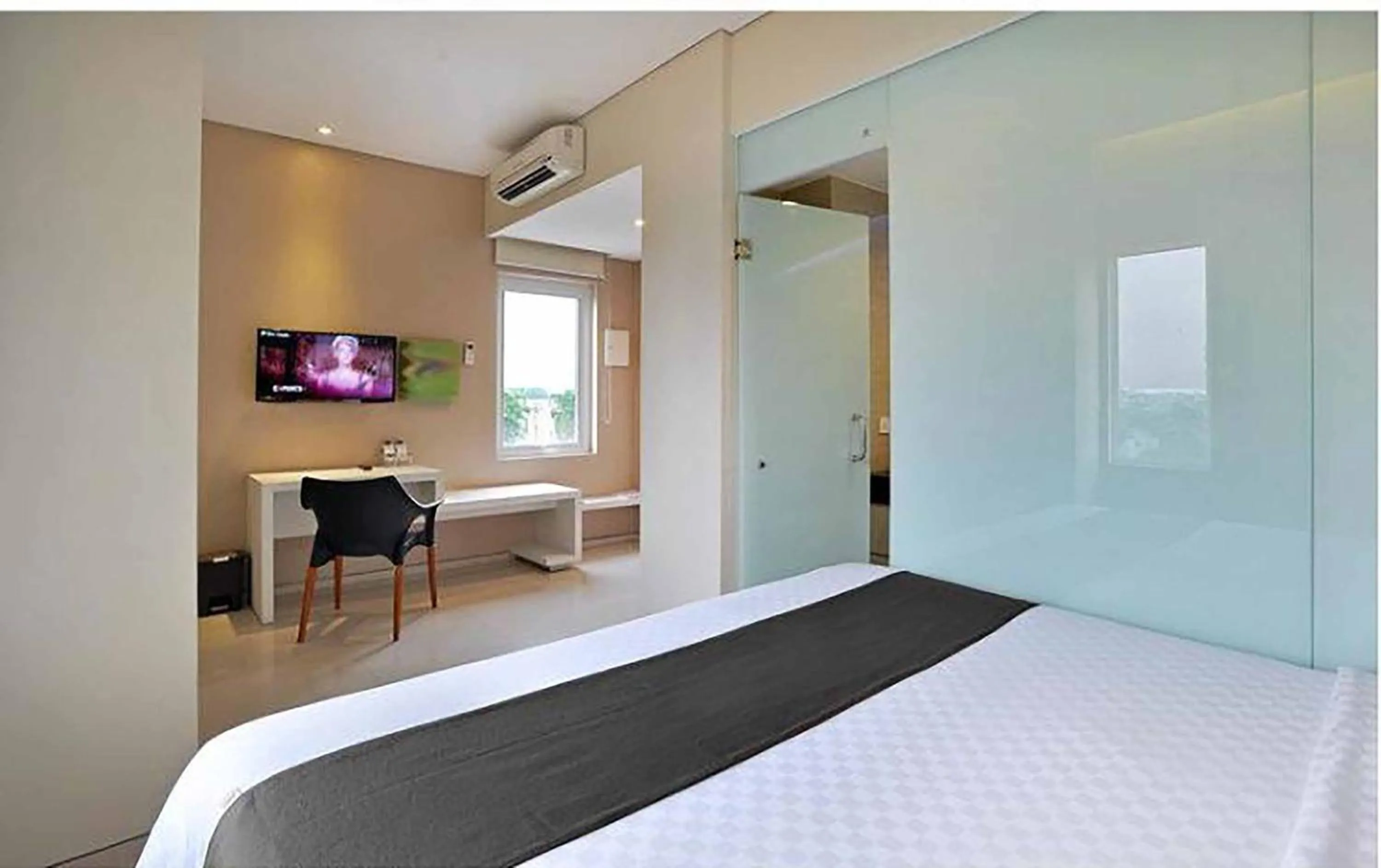 Photo of the whole room, TV/Entertainment Center in The Life Hotels City Center