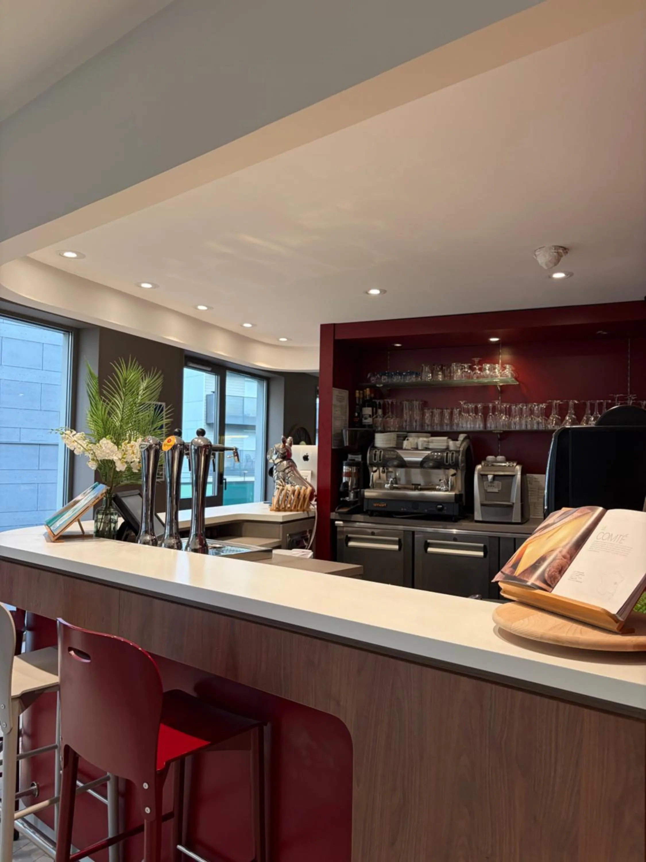 Lounge or bar in Campanile Annemasse Gare– Genève