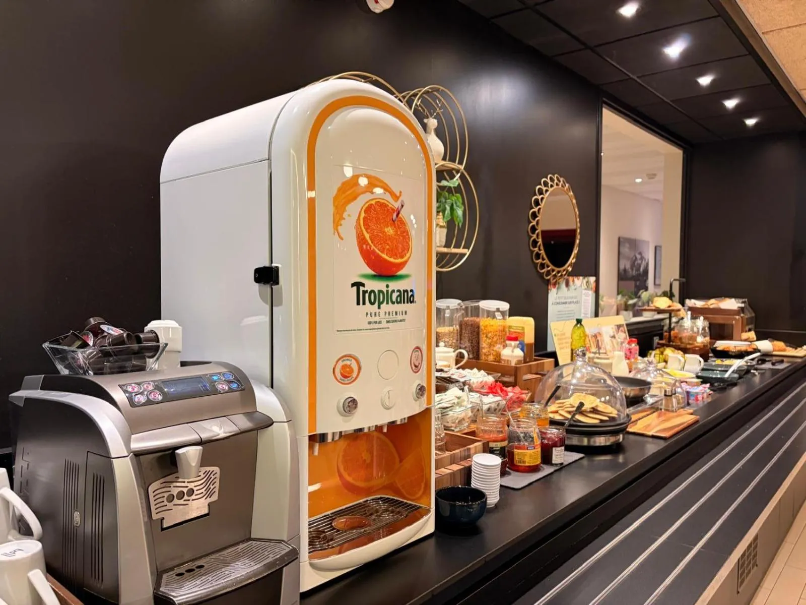 Breakfast in Campanile Annemasse Gare– Genève