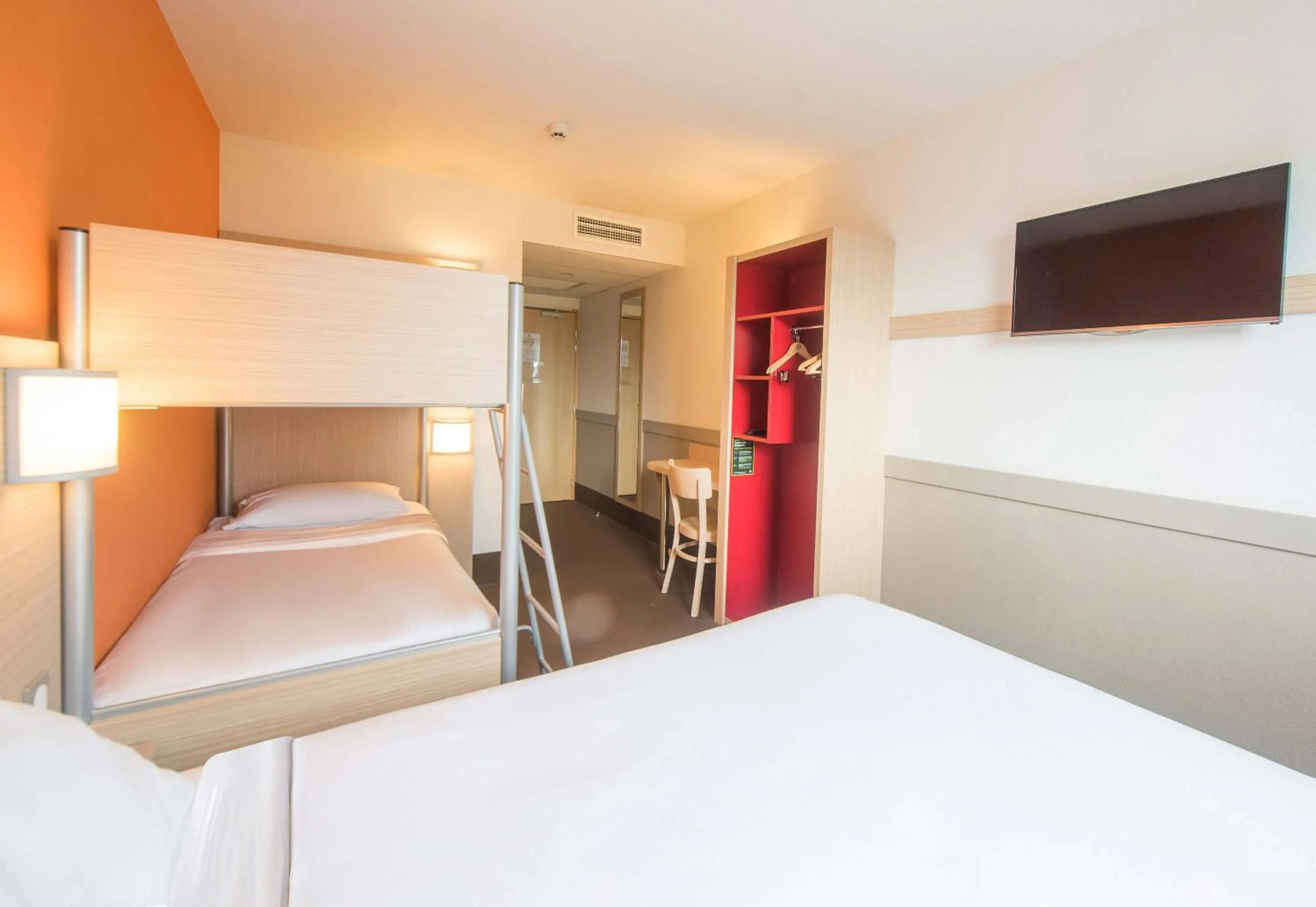 Bedroom, Bed in B&B HOTEL Gap