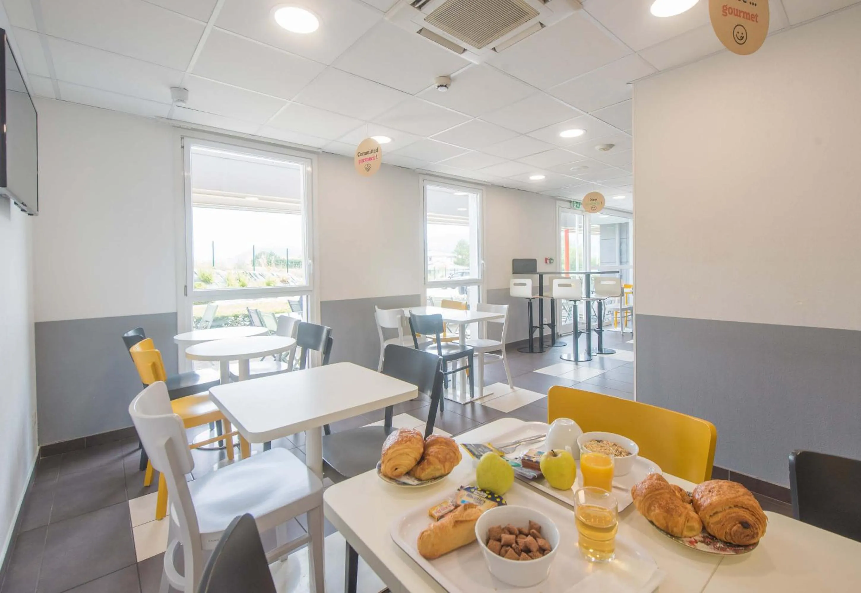 Restaurant/places to eat in B&B HOTEL Gap