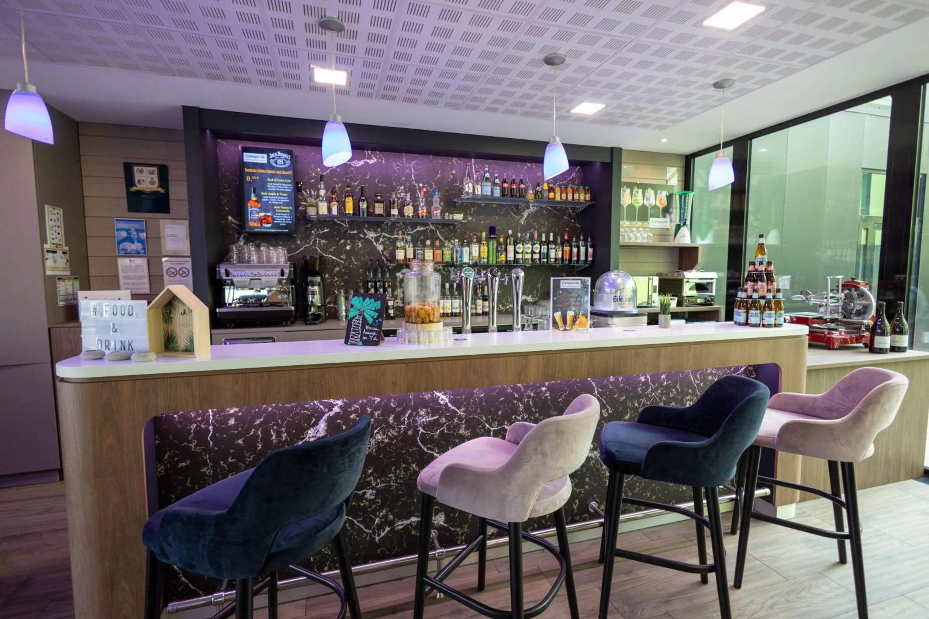 Lounge or bar in Campanile Belfort Montbéliard - Gare La Jonxion.