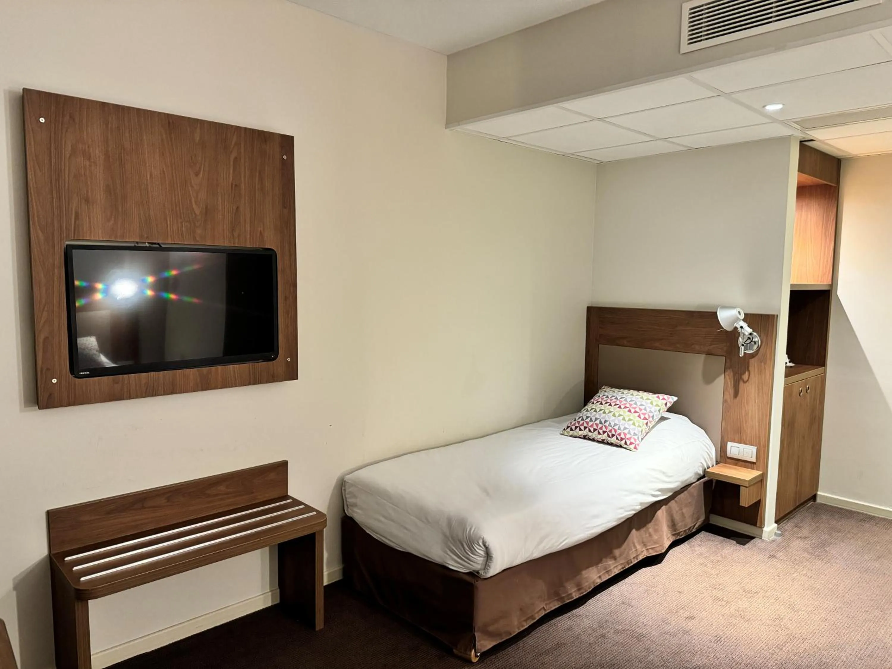 Bedroom, Bed in Campanile Belfort Montbéliard - Gare La Jonxion.