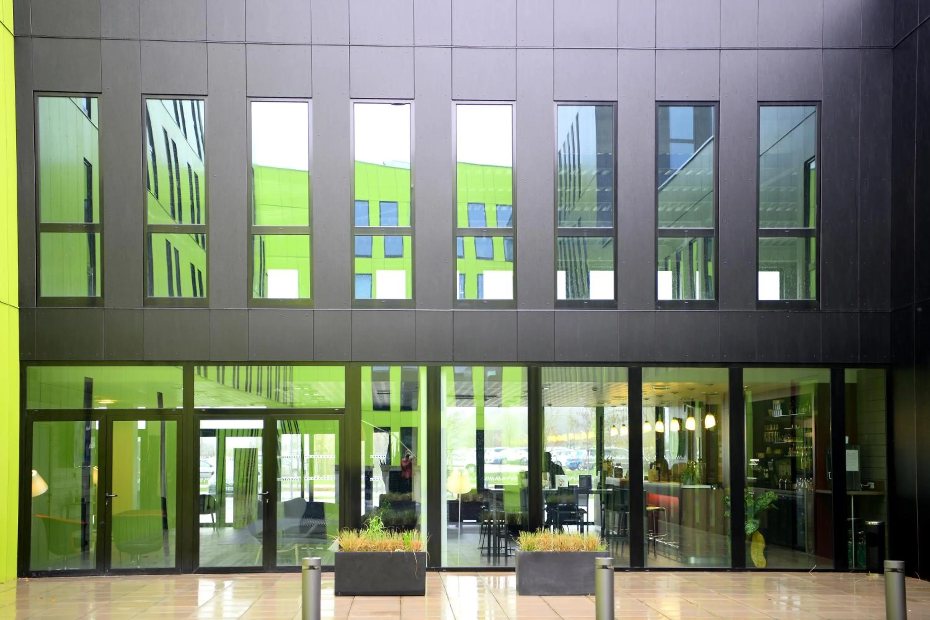 Patio in Campanile Belfort Montbéliard - Gare La Jonxion.