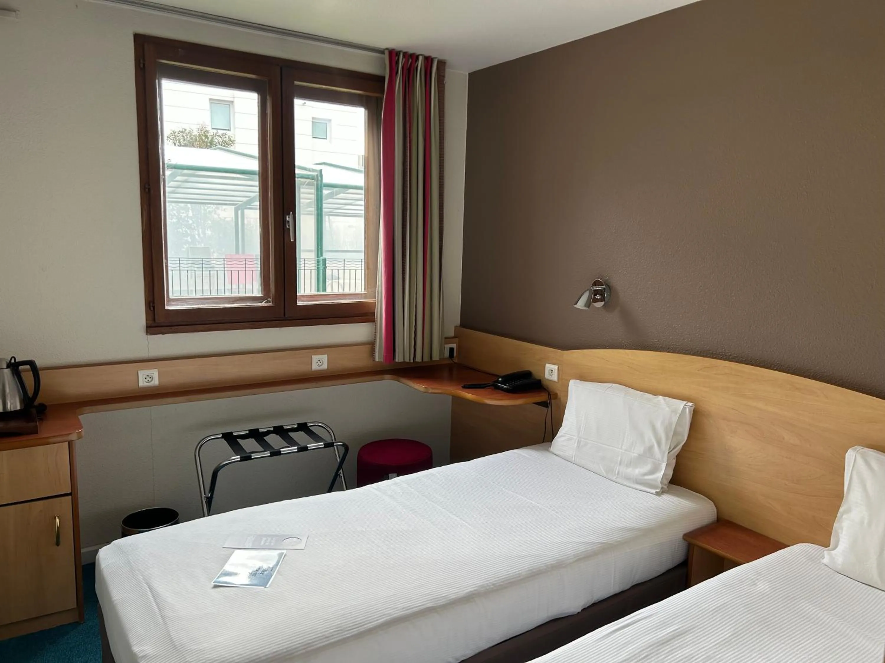 View (from property/room), Bed in Kyriad Montpellier Aéroport - Gare Sud de France