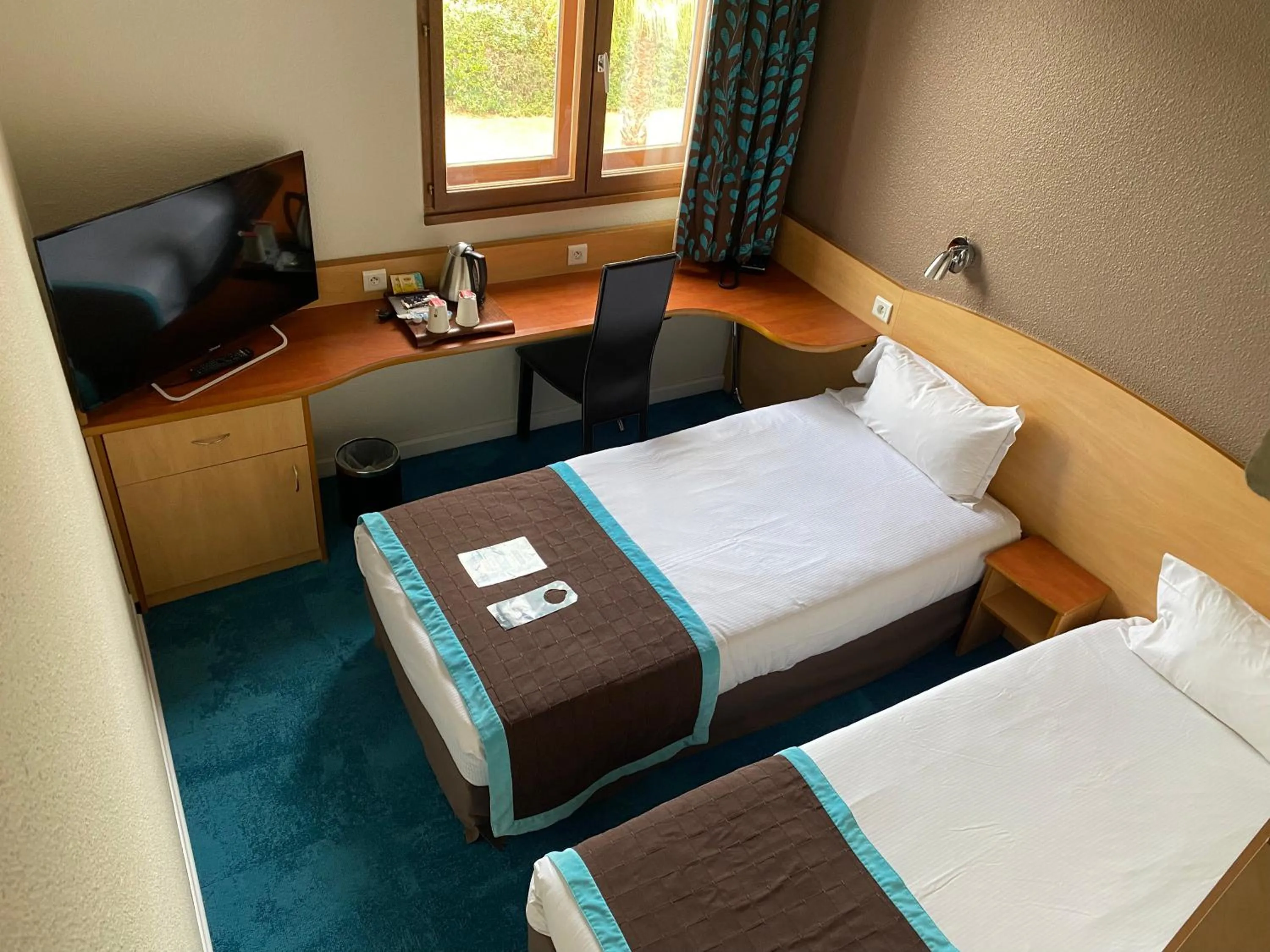 View (from property/room), Bed in Kyriad Montpellier Aéroport - Gare Sud de France