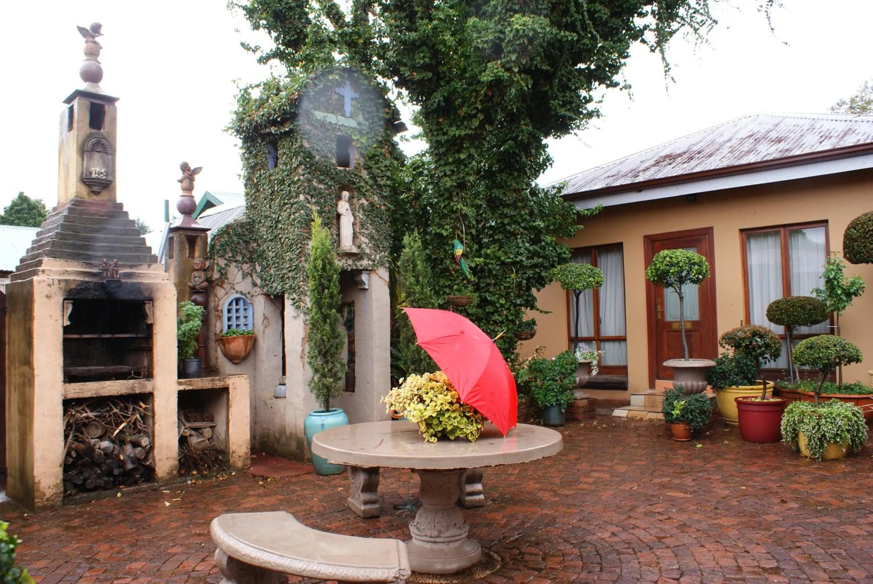 Garden in Hampton House Guest House