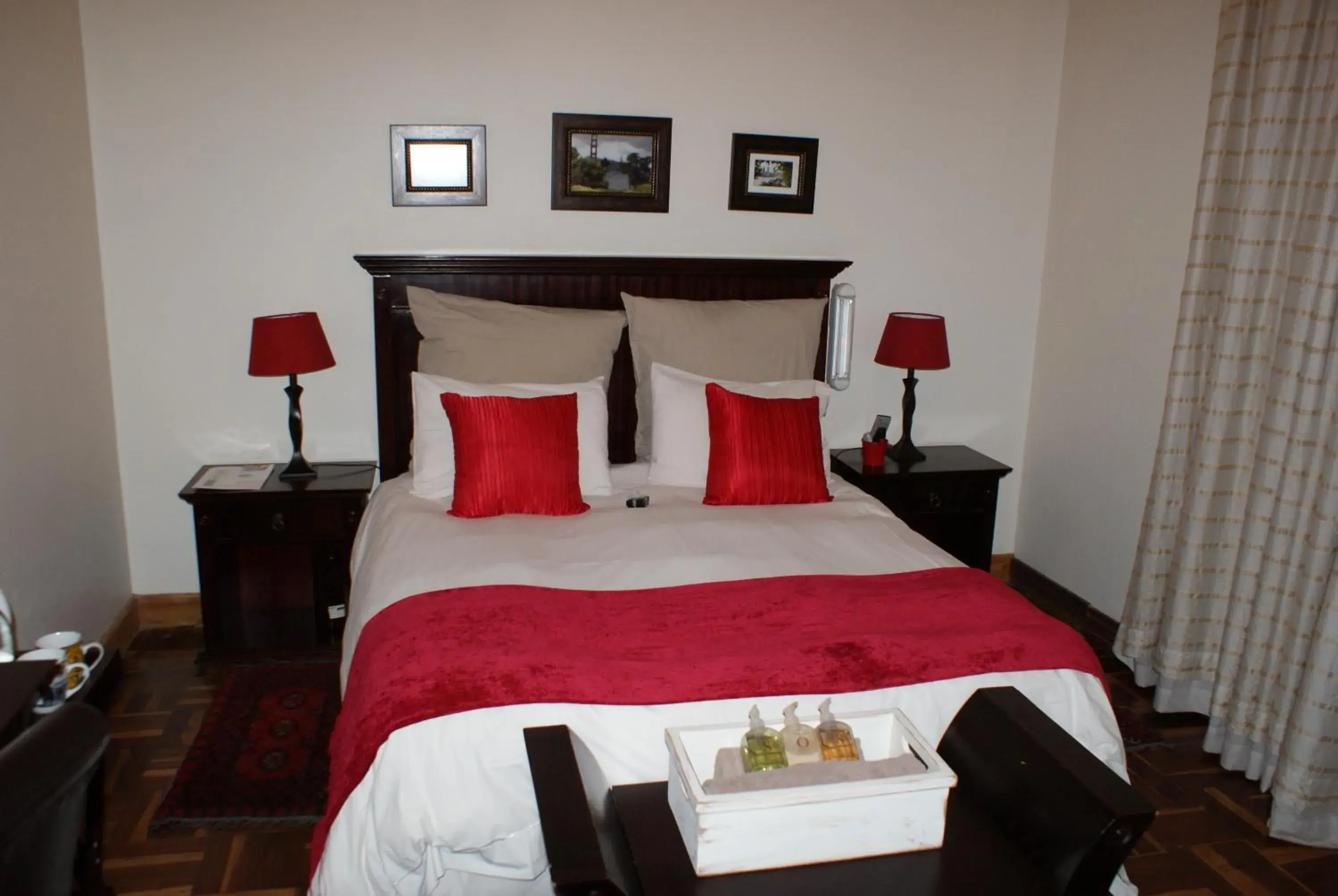 Deluxe Double or Twin Room in Hampton House Guest House Deluxe Double or Twin Room in Hampton House Guest House