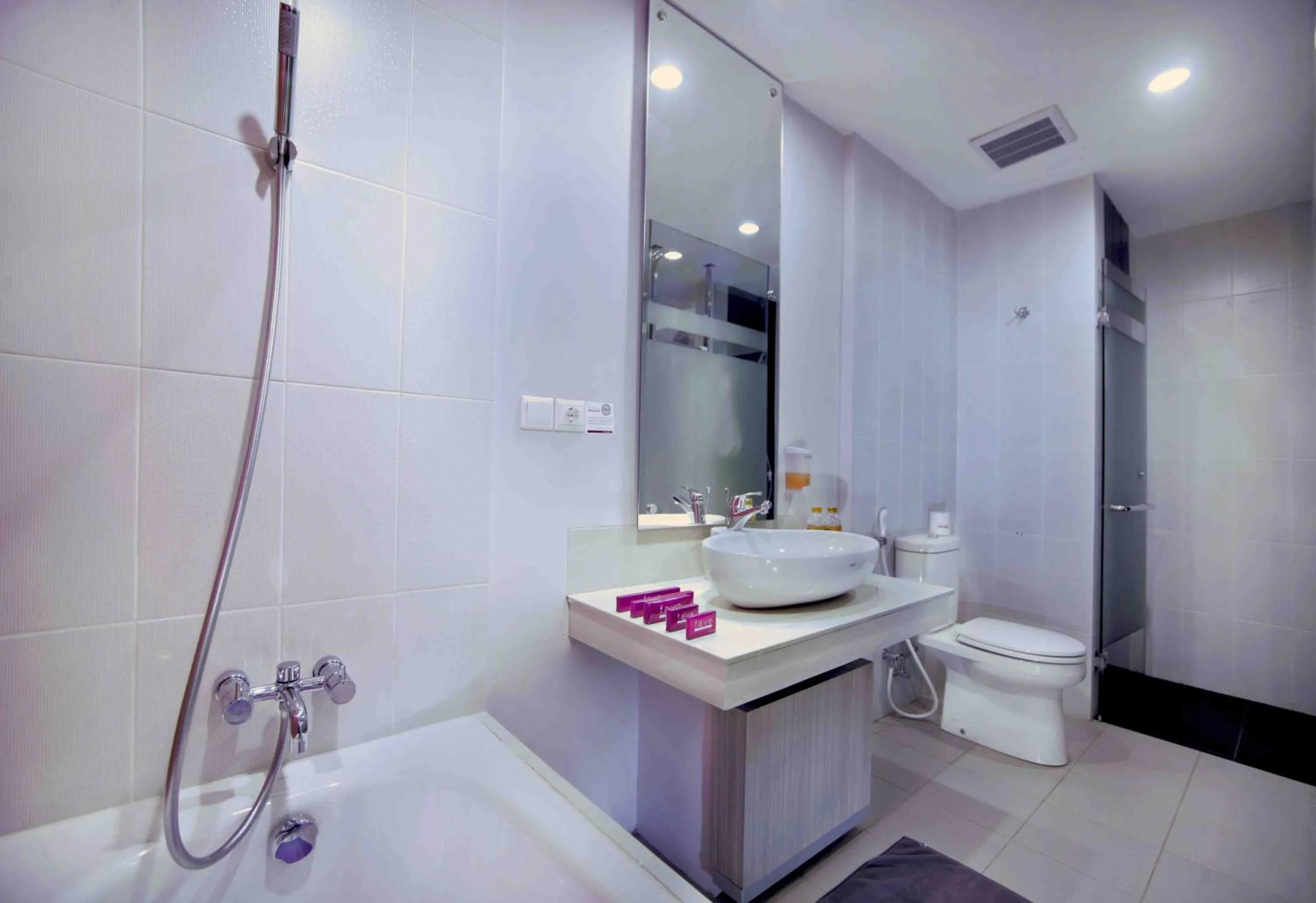 Bathroom in favehotel Cimanuk Garut