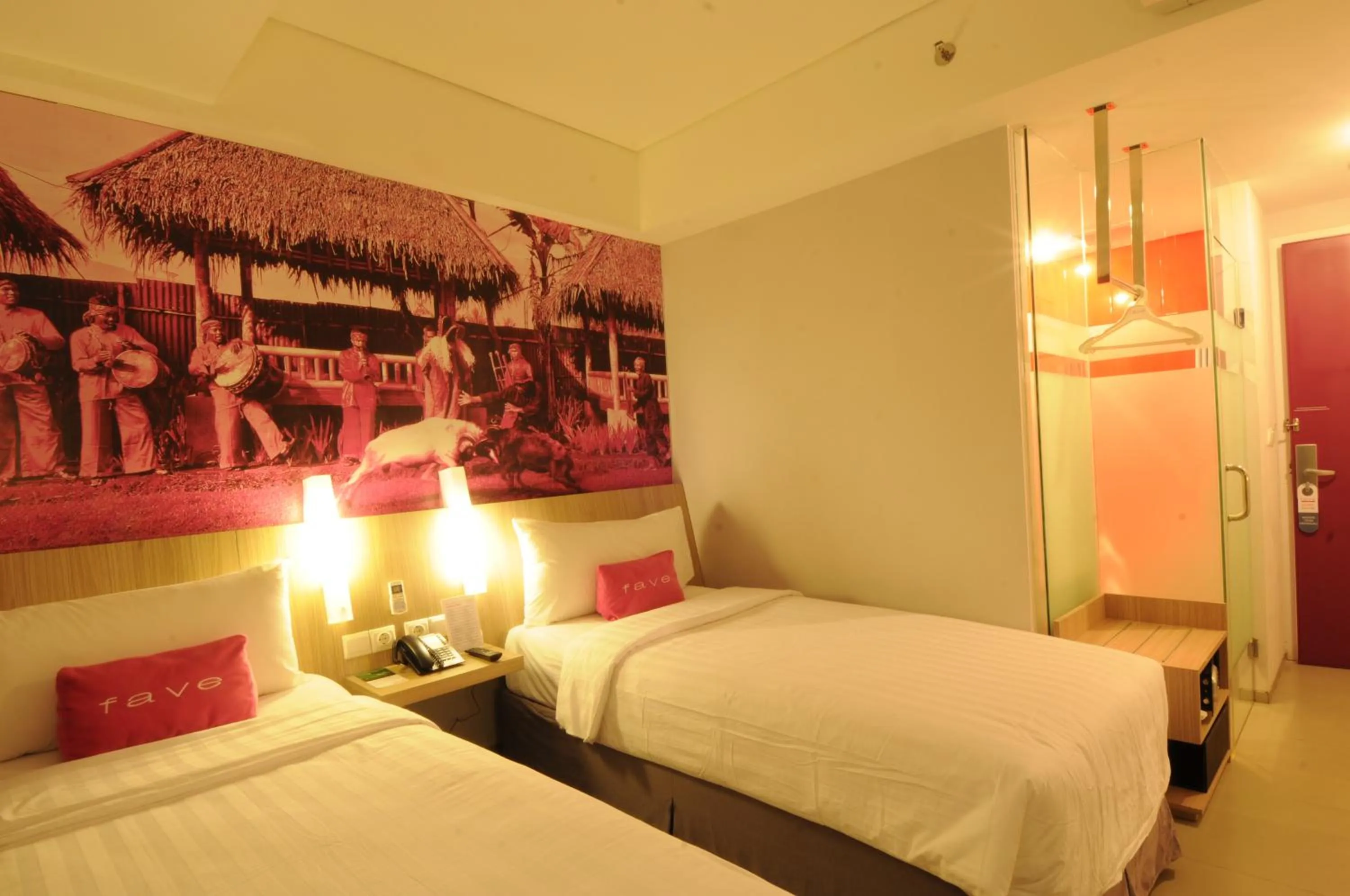 Photo of the whole room, Bed in favehotel Cimanuk Garut