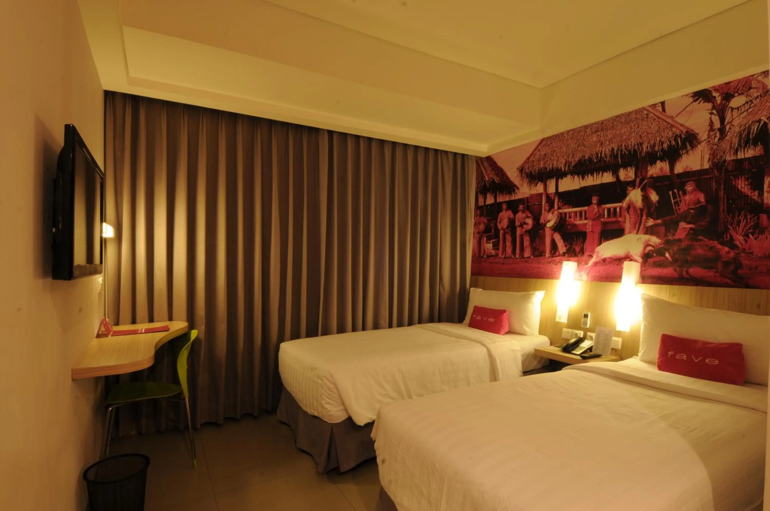 Photo of the whole room, Bed in favehotel Cimanuk Garut