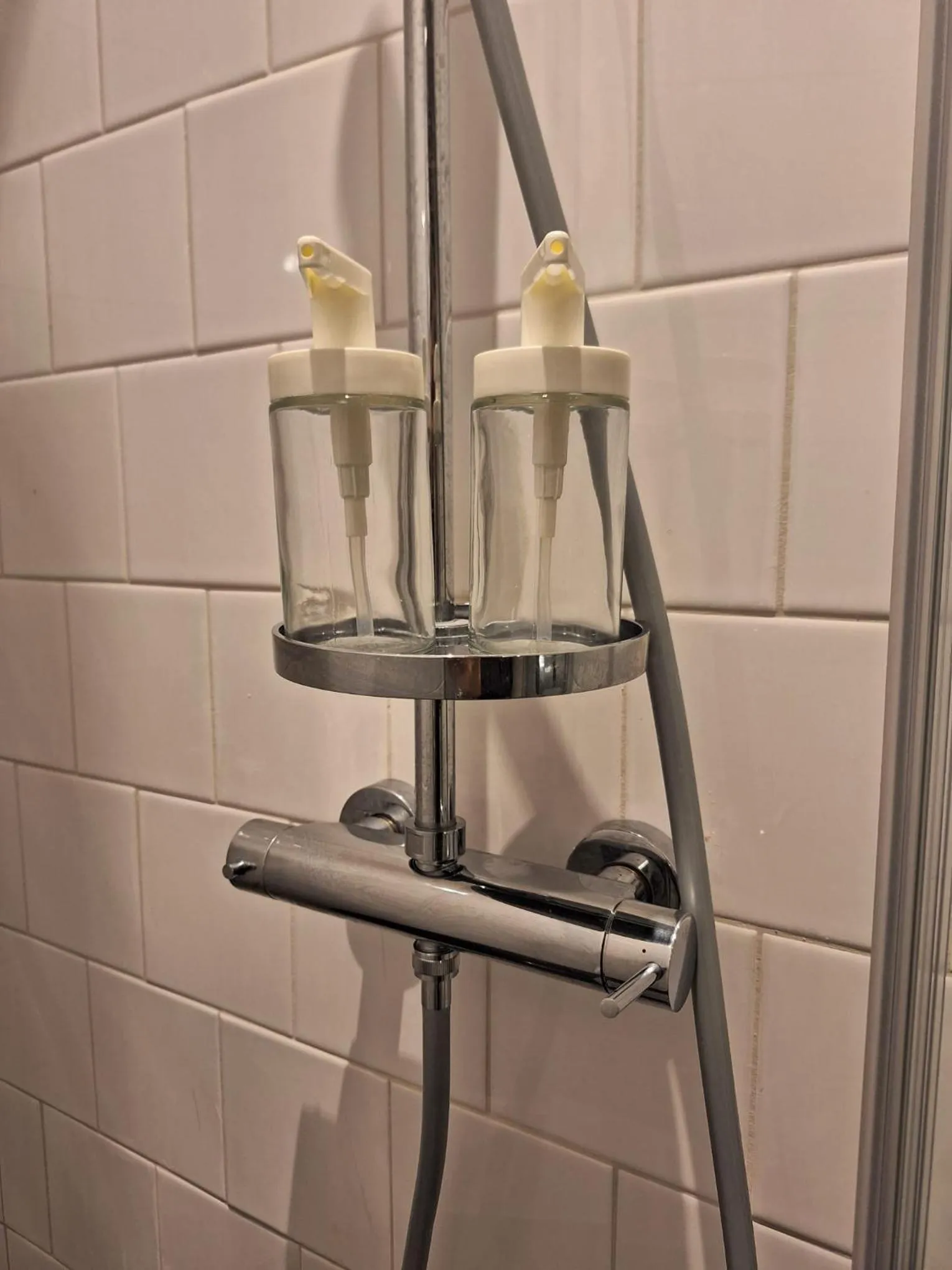 Shower in Easy Host Porto