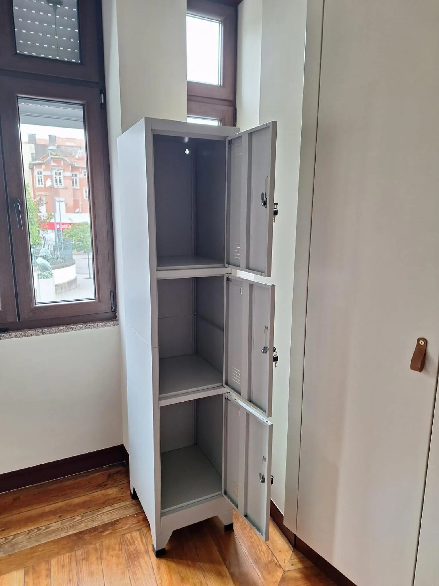 microwave in Easy Host Porto