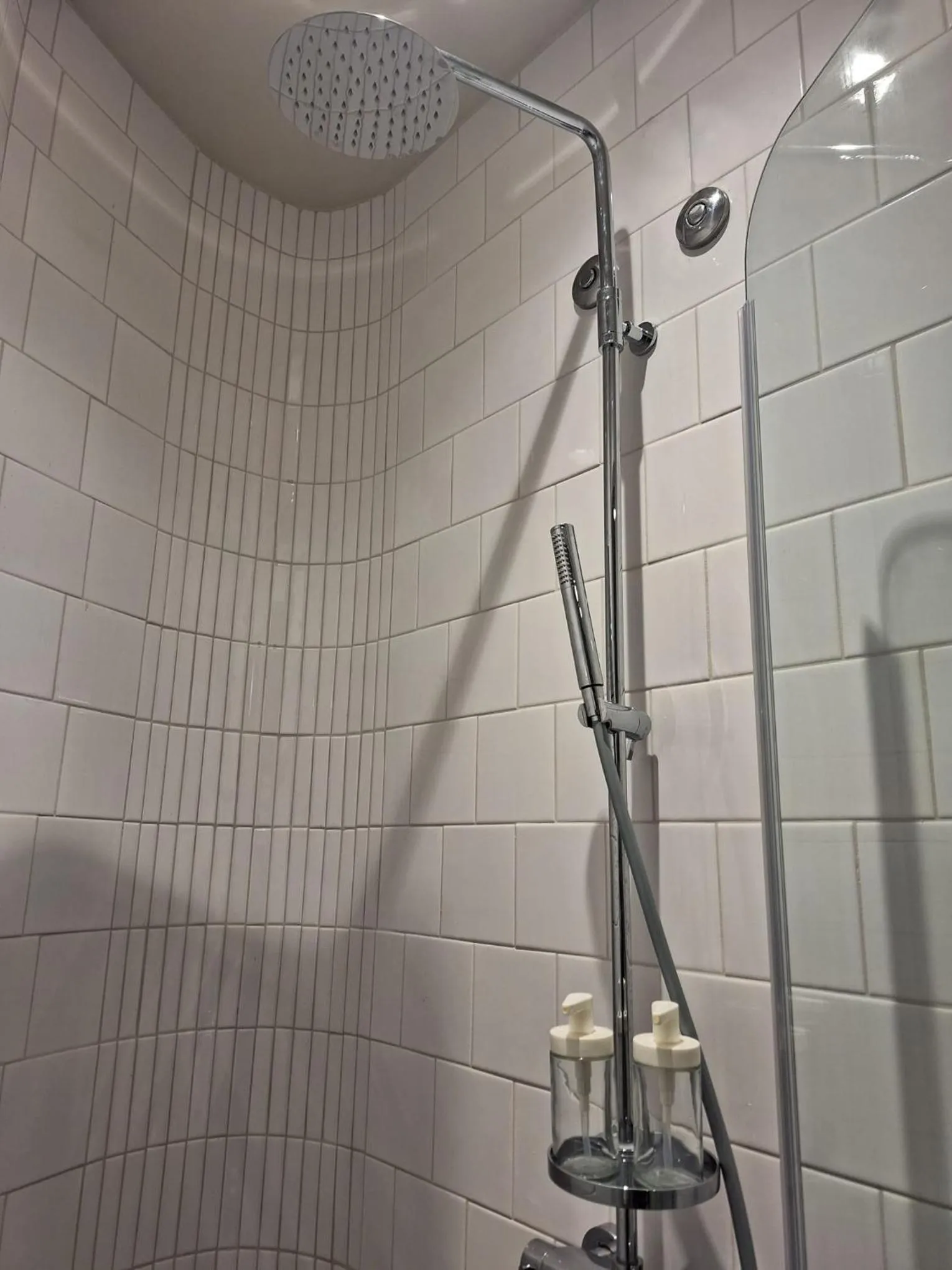 Shower in Easy Host Porto