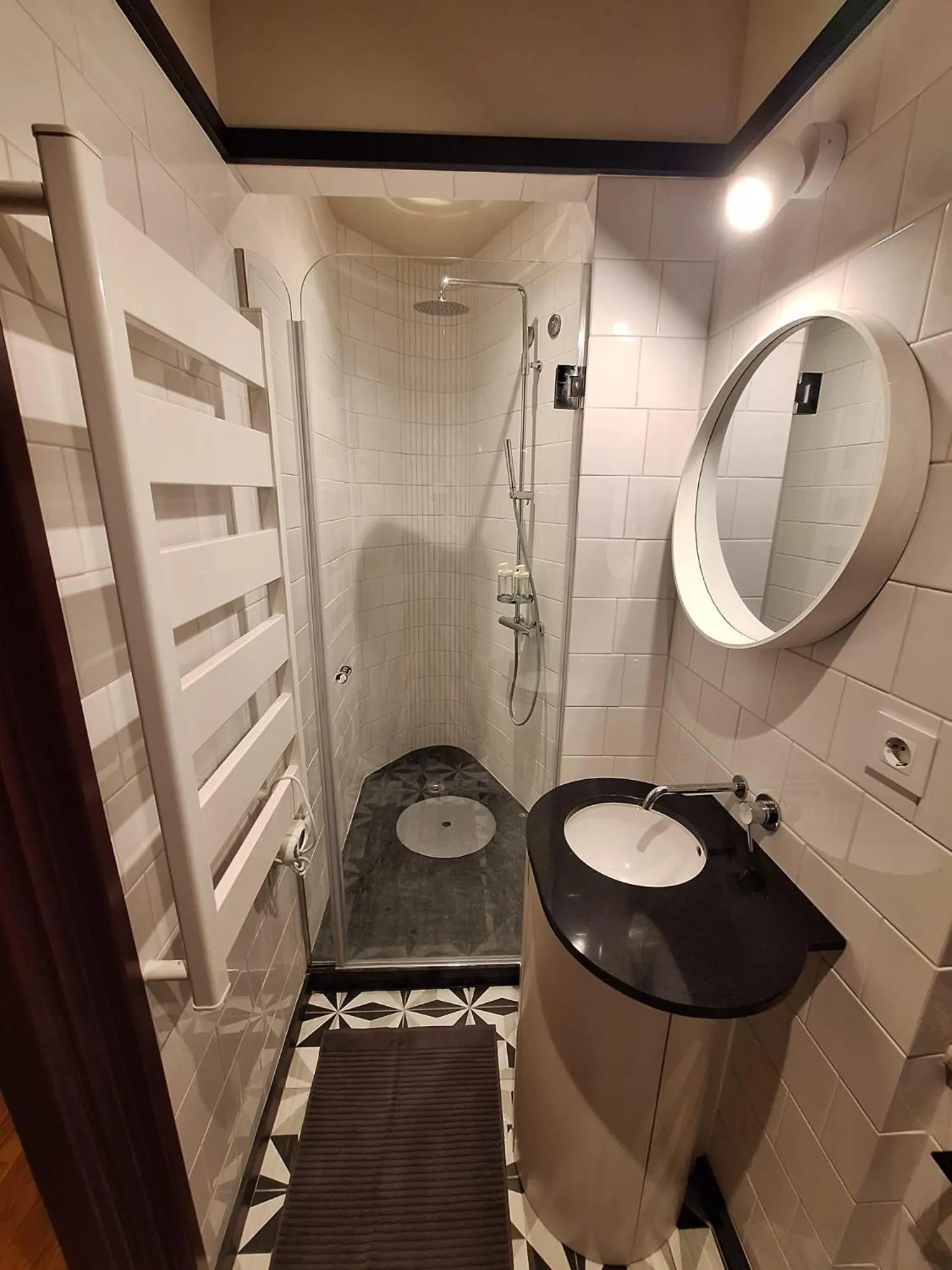 Shower in Easy Host Porto