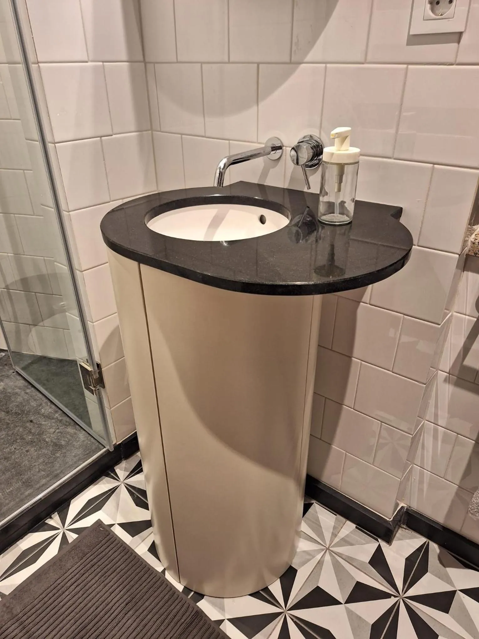 Decorative detail in Easy Host Porto