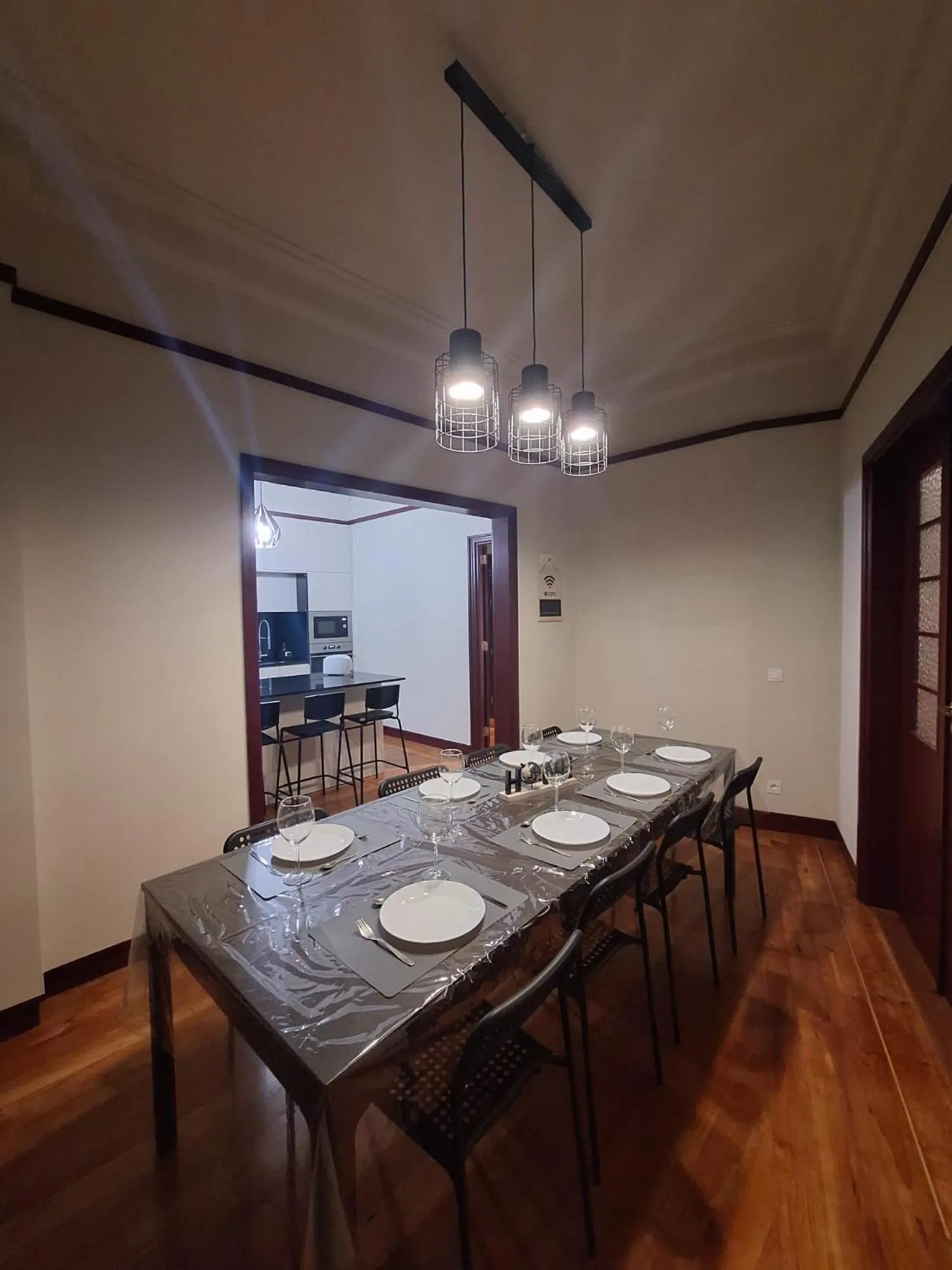 Dining area in Easy Host Porto