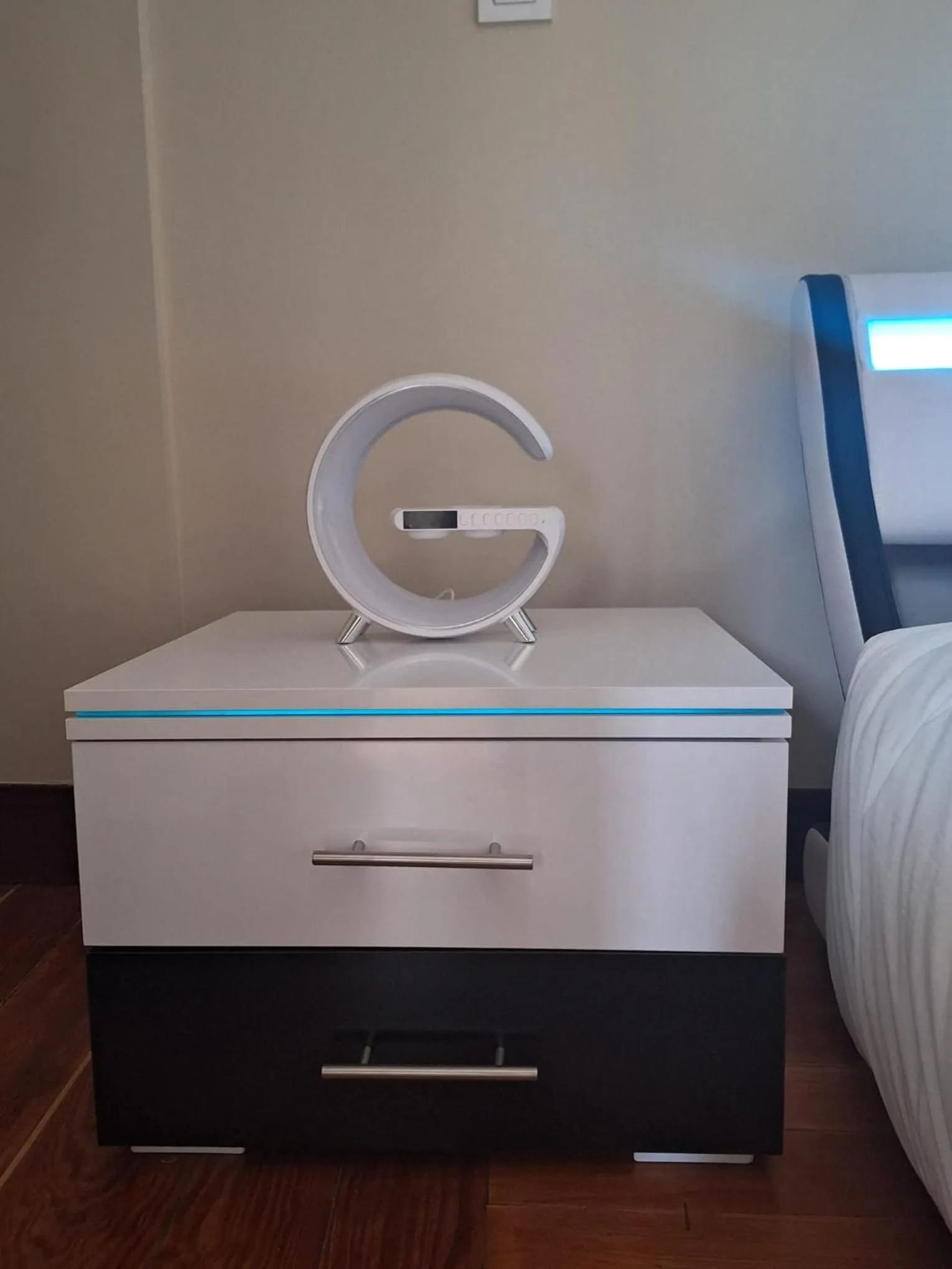 Decorative detail, Bed in Easy Host Porto