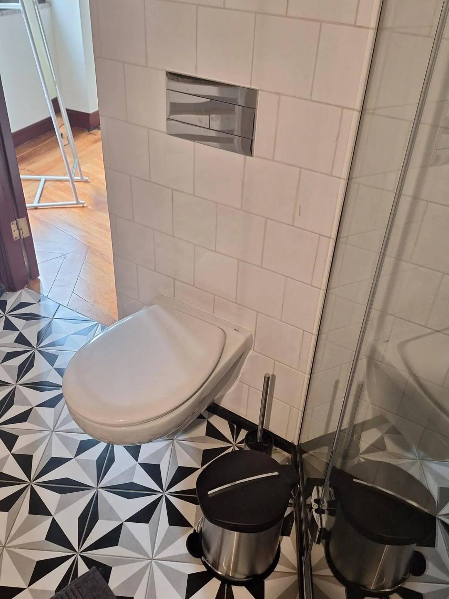 Shower in Easy Host Porto