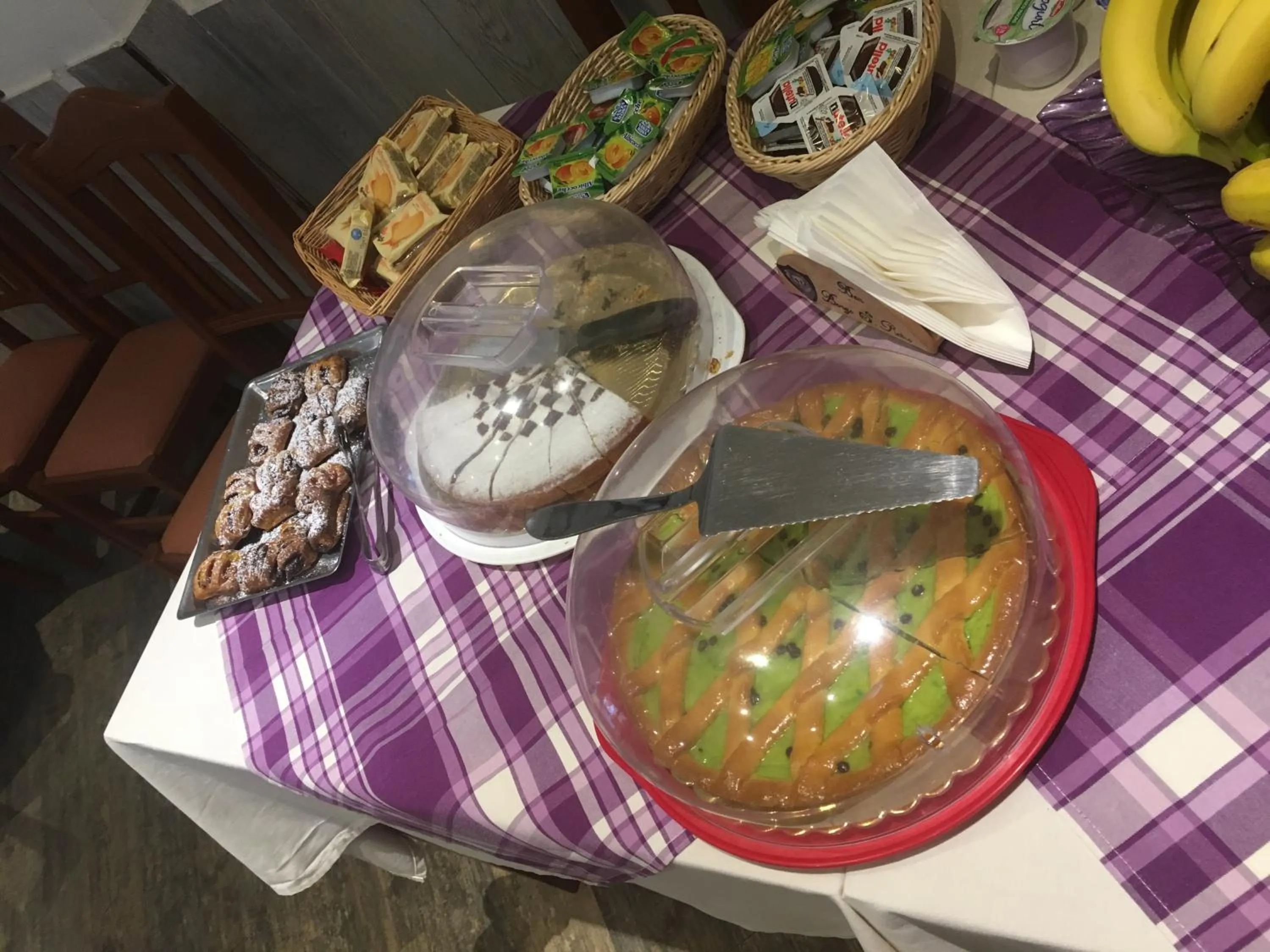 Breakfast in Rianna Rooms & Breakfast