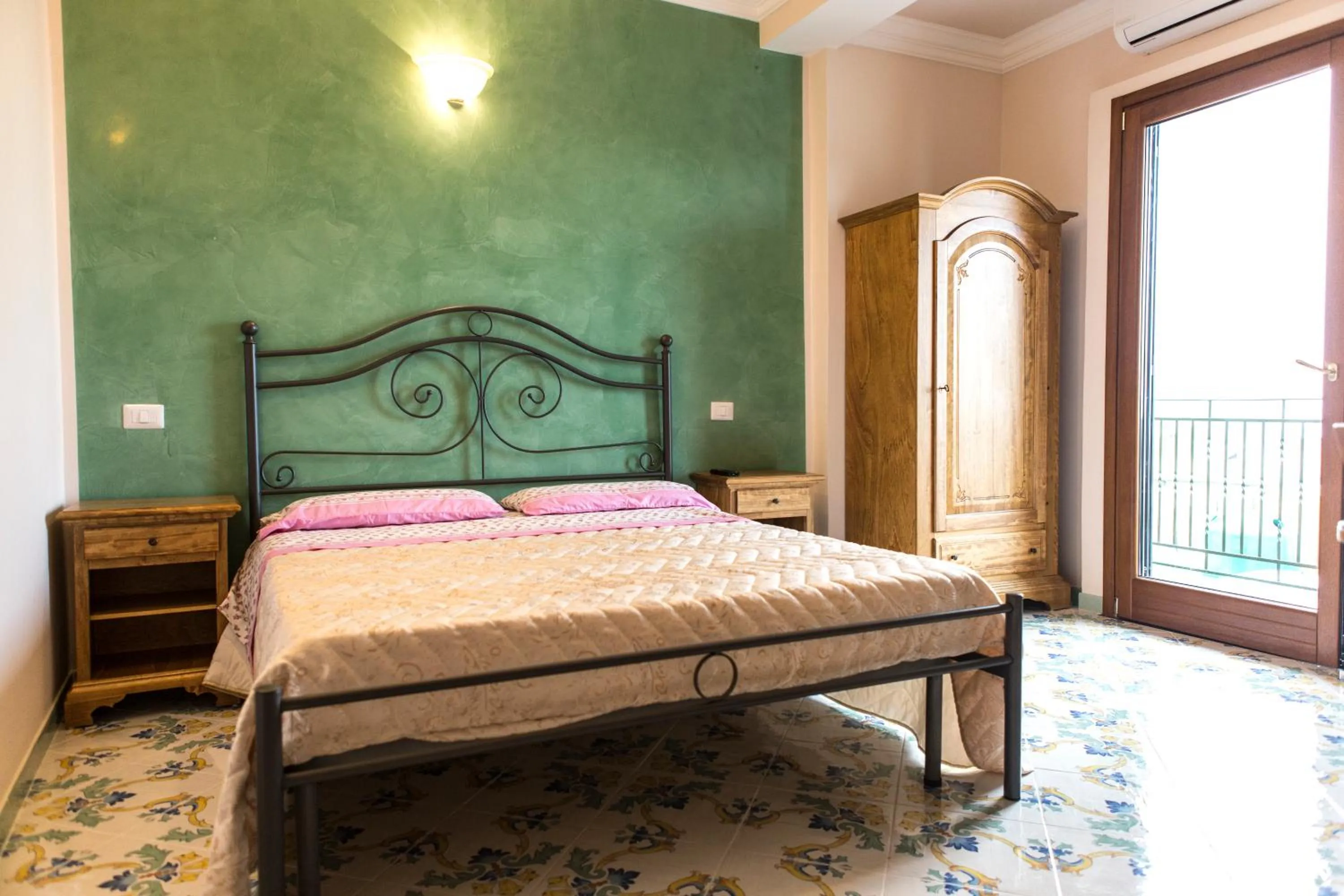 Bedroom, Bed in Rianna Rooms & Breakfast