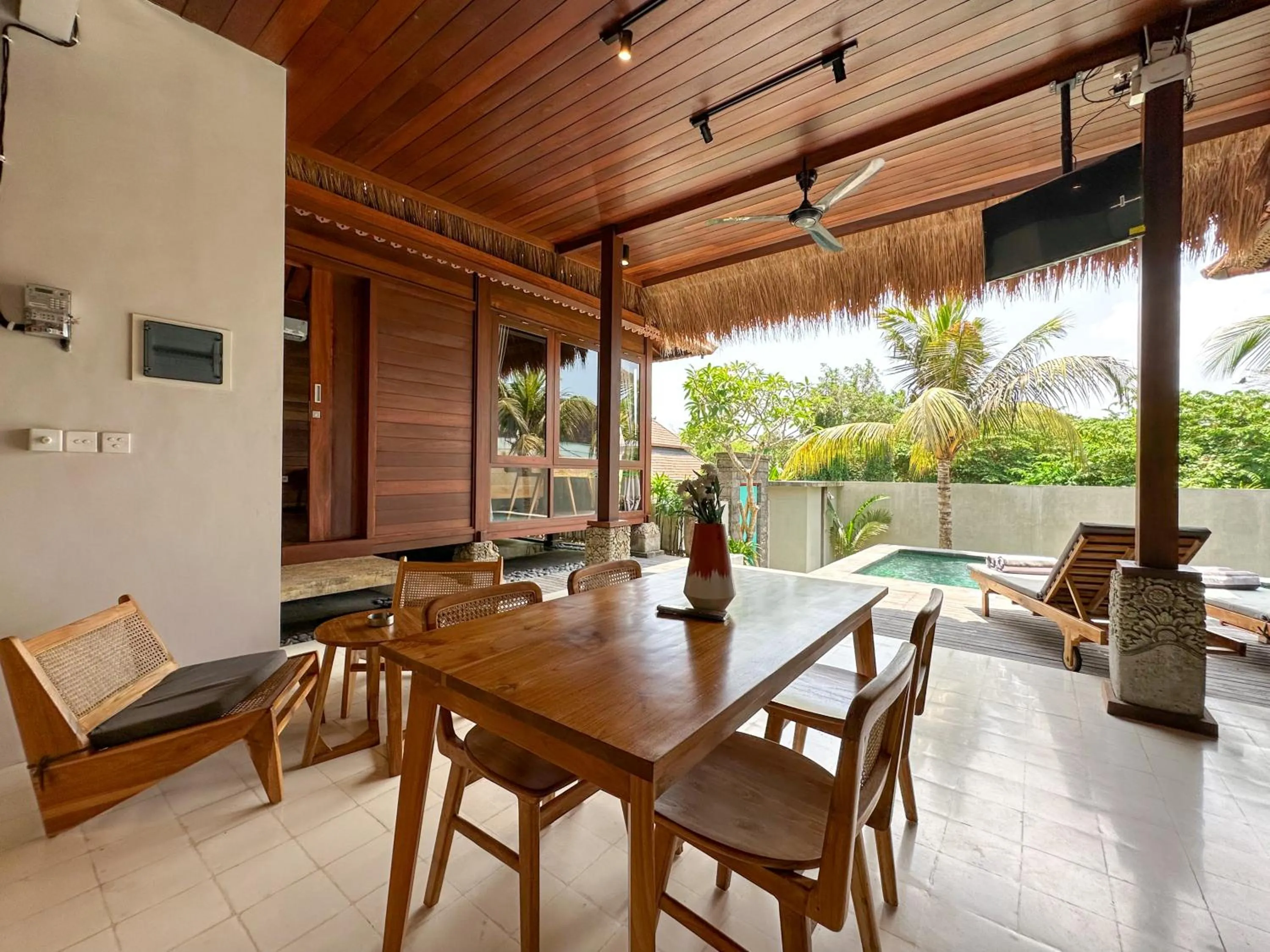 Dining area in Villa Buga Pererenan