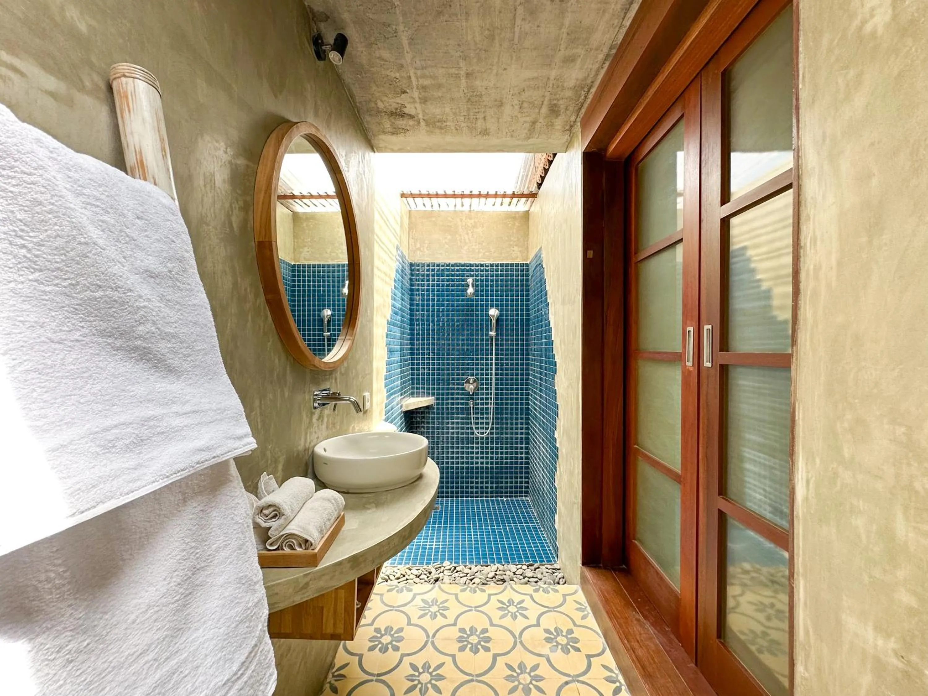 Shower in Villa Buga Pererenan