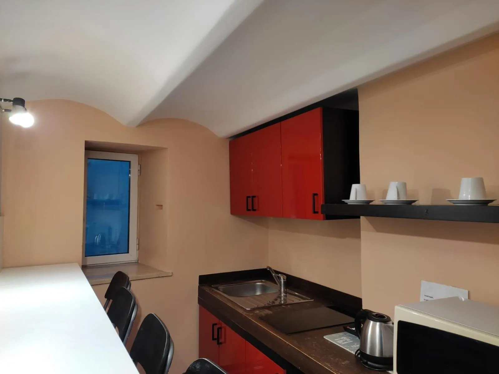 Kitchen or kitchenette, Bed in Relais Arco Della Pace