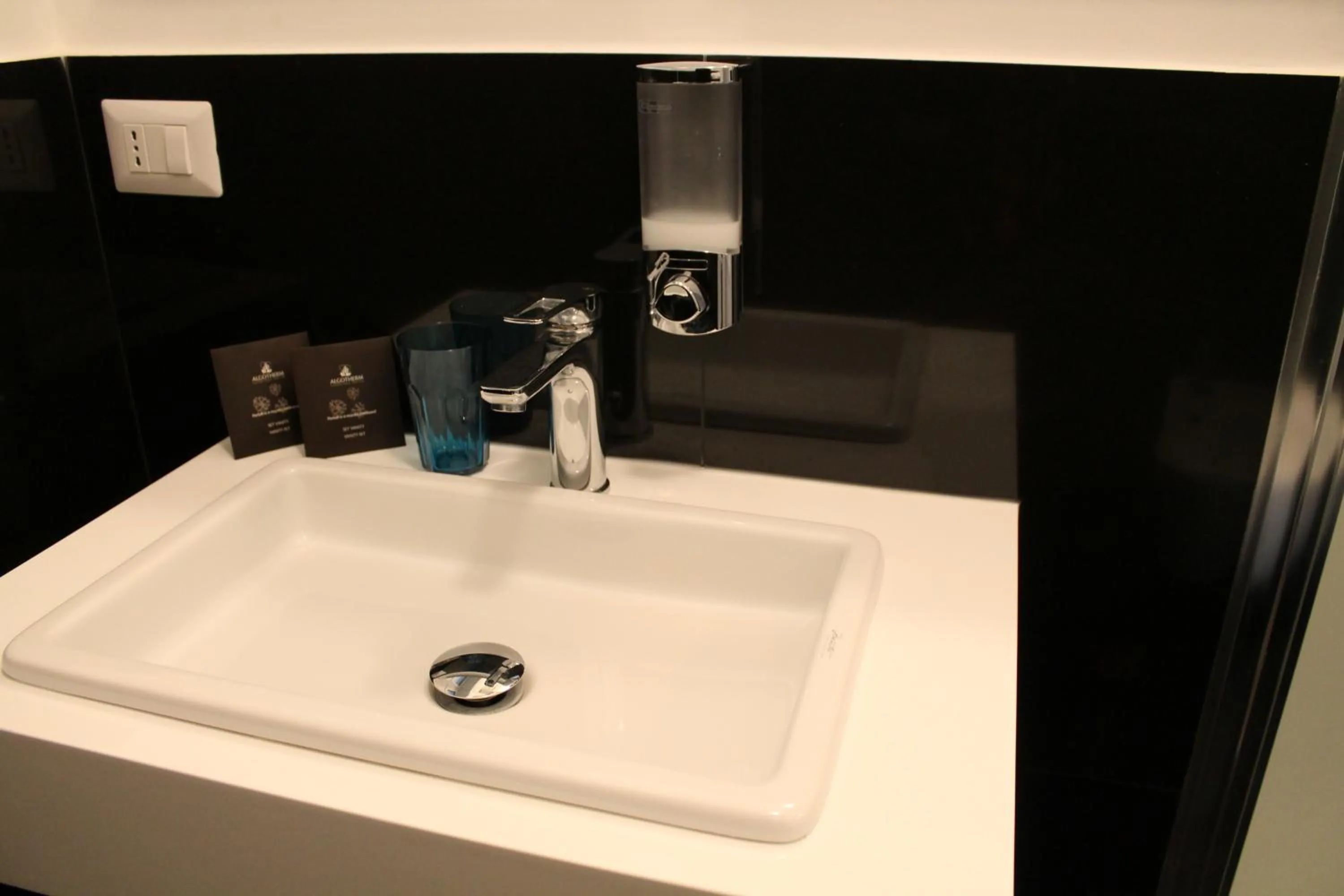 Bathroom in Relais Arco Della Pace