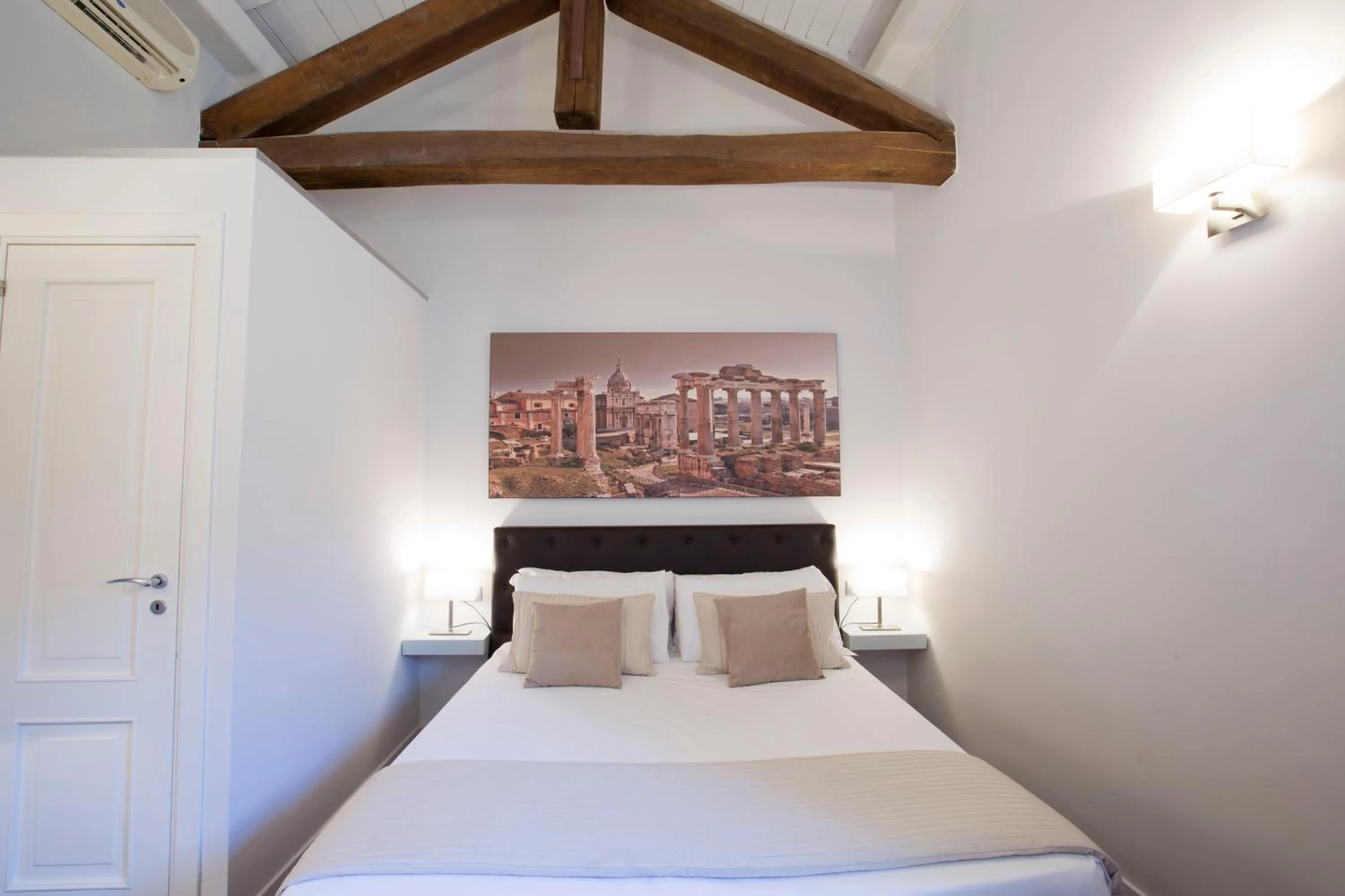 Bedroom, Bed in Relais Arco Della Pace