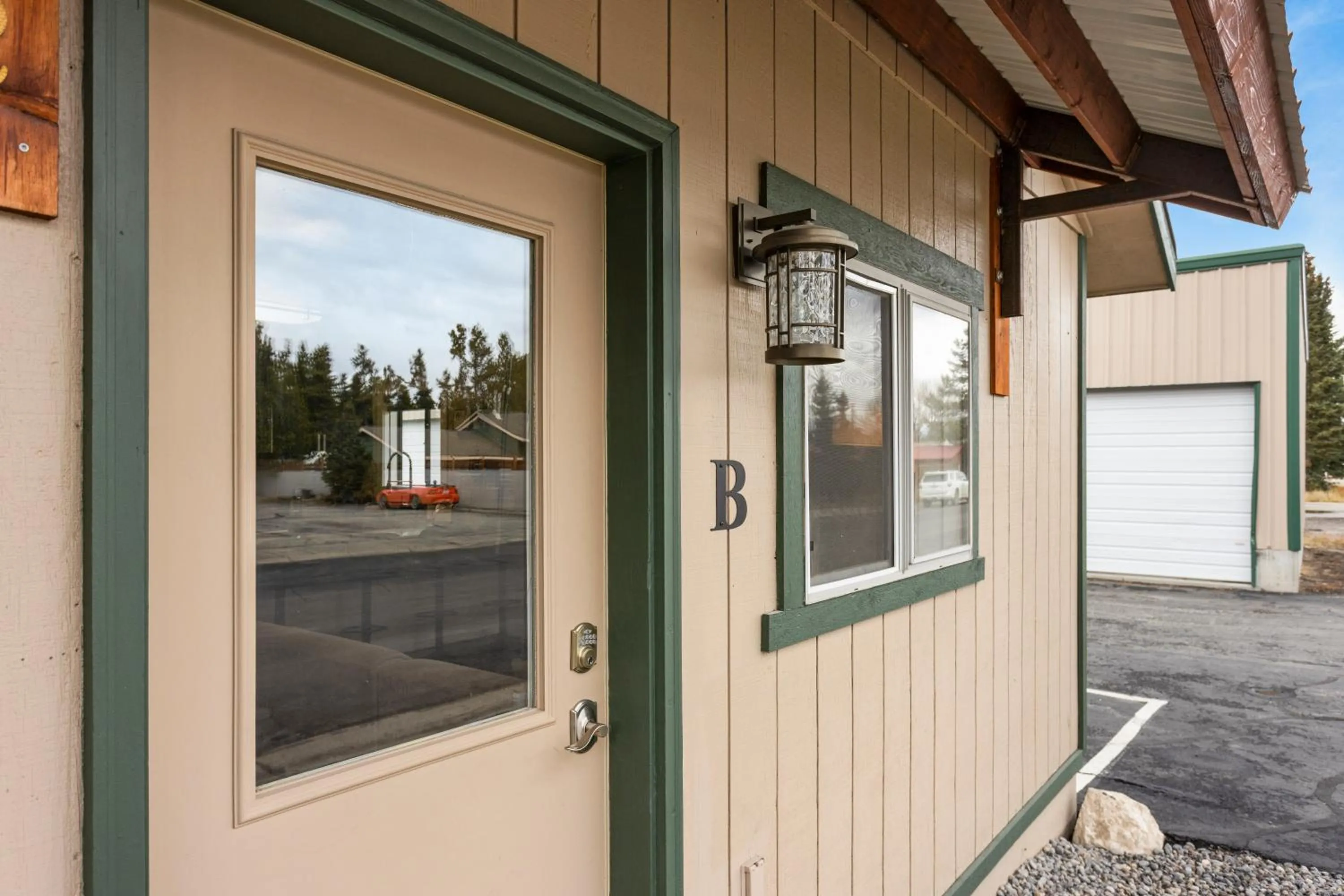 The Yellowstone Hideaway Unit B