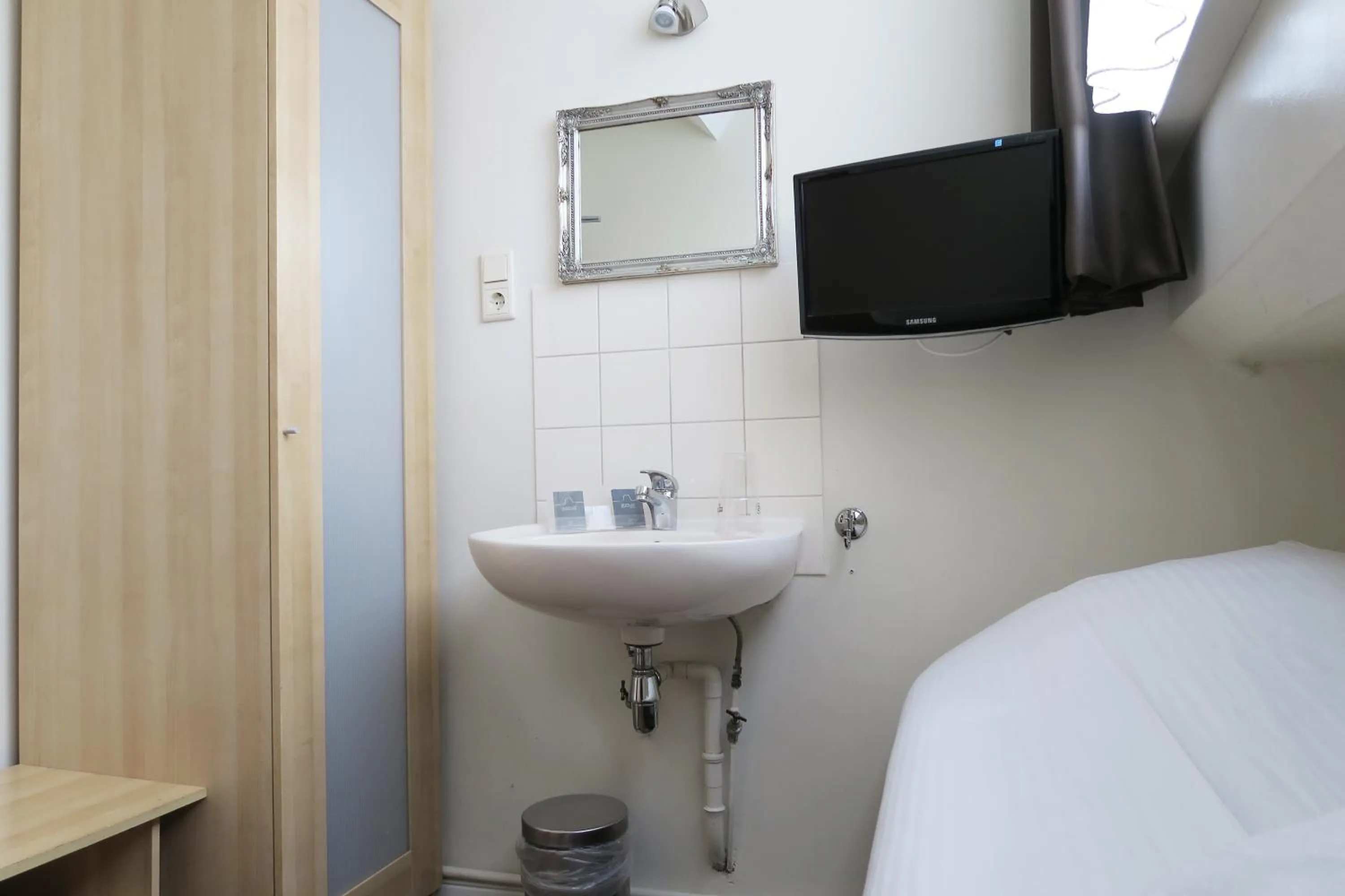 Bedroom in Hotel Carillon