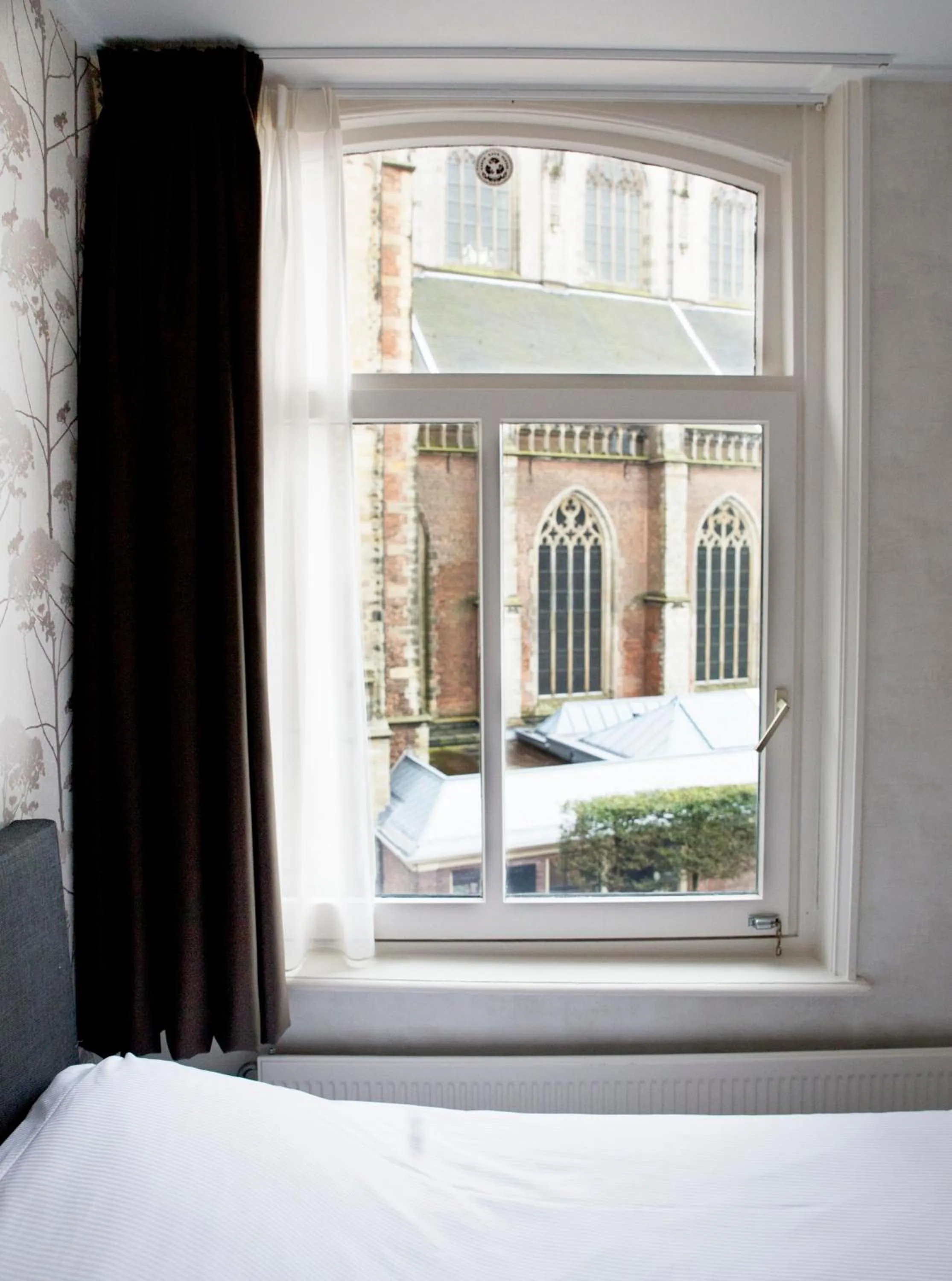 Day, Bed in Hotel Carillon