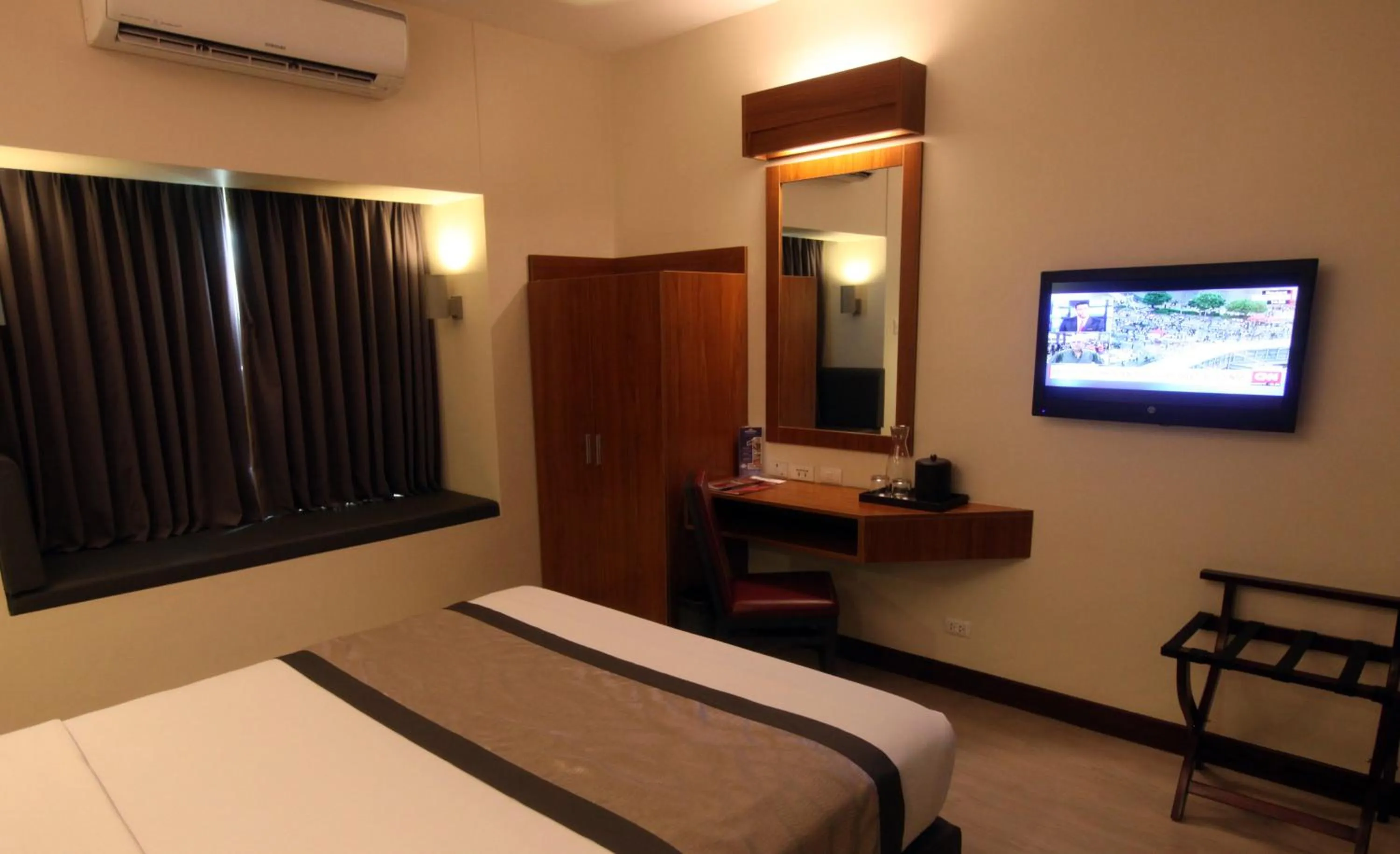 TV and multimedia, Bed in Microtel by Wyndham UP Technohub