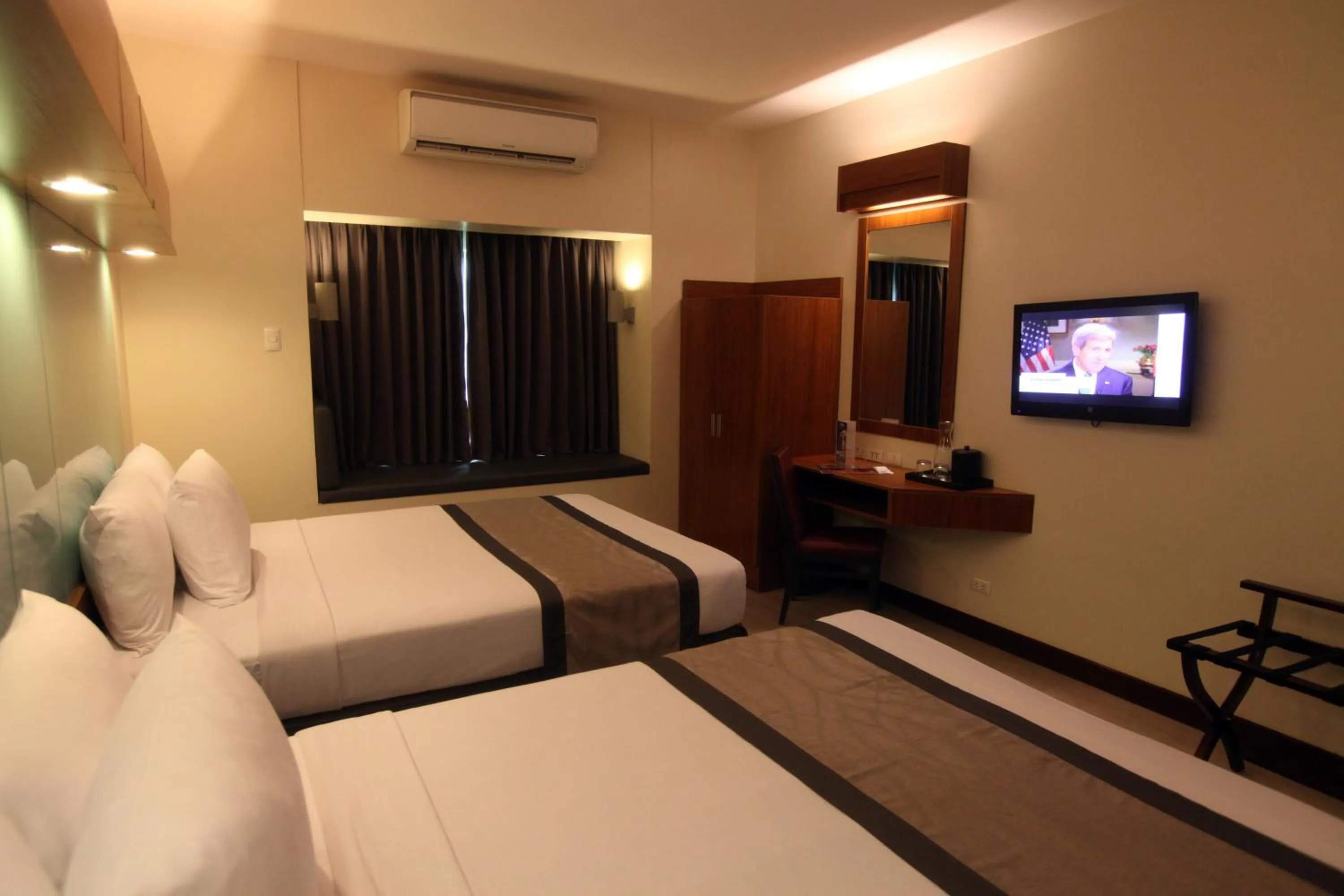 TV and multimedia, Bed in Microtel by Wyndham UP Technohub