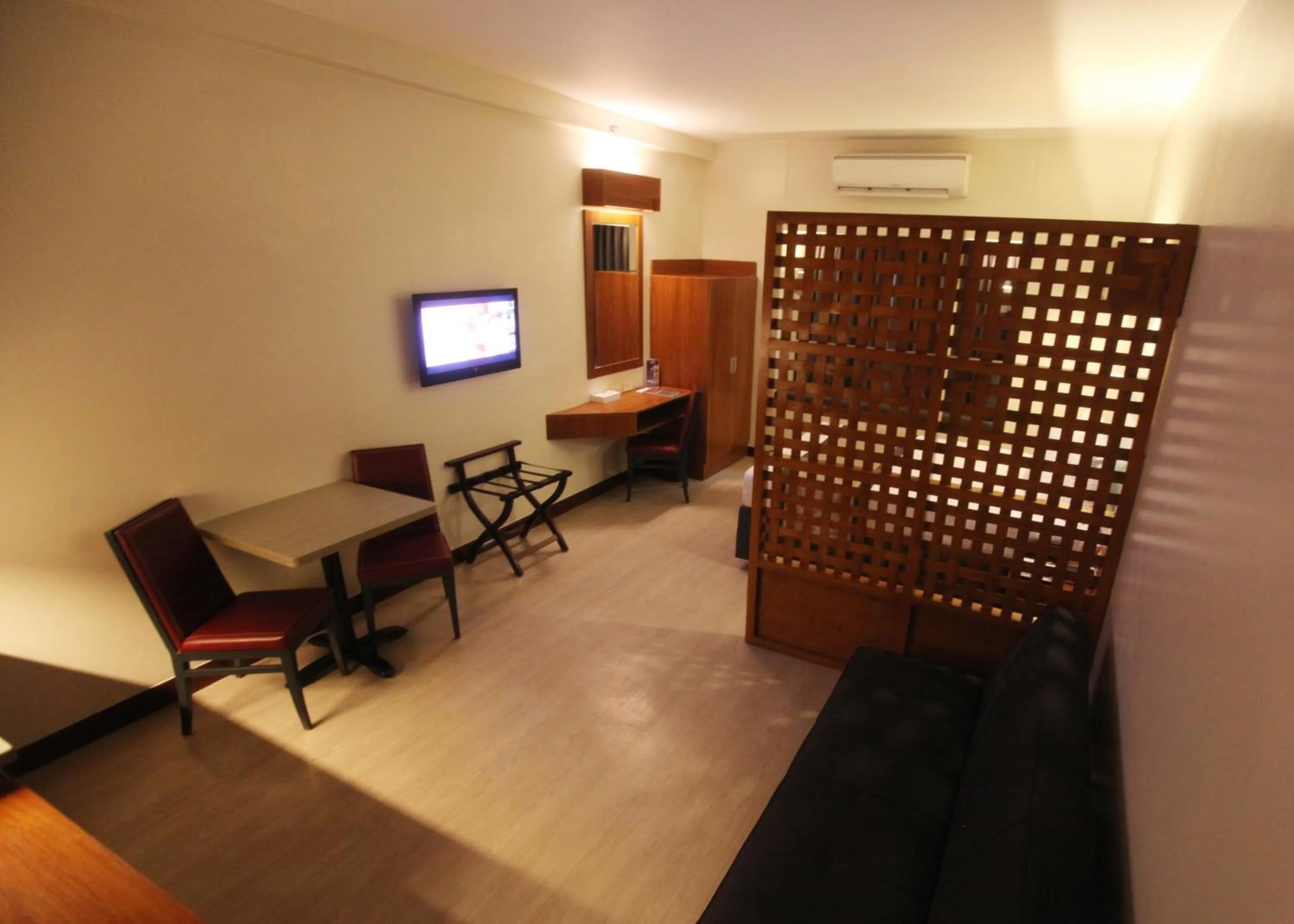 TV and multimedia in Microtel by Wyndham UP Technohub