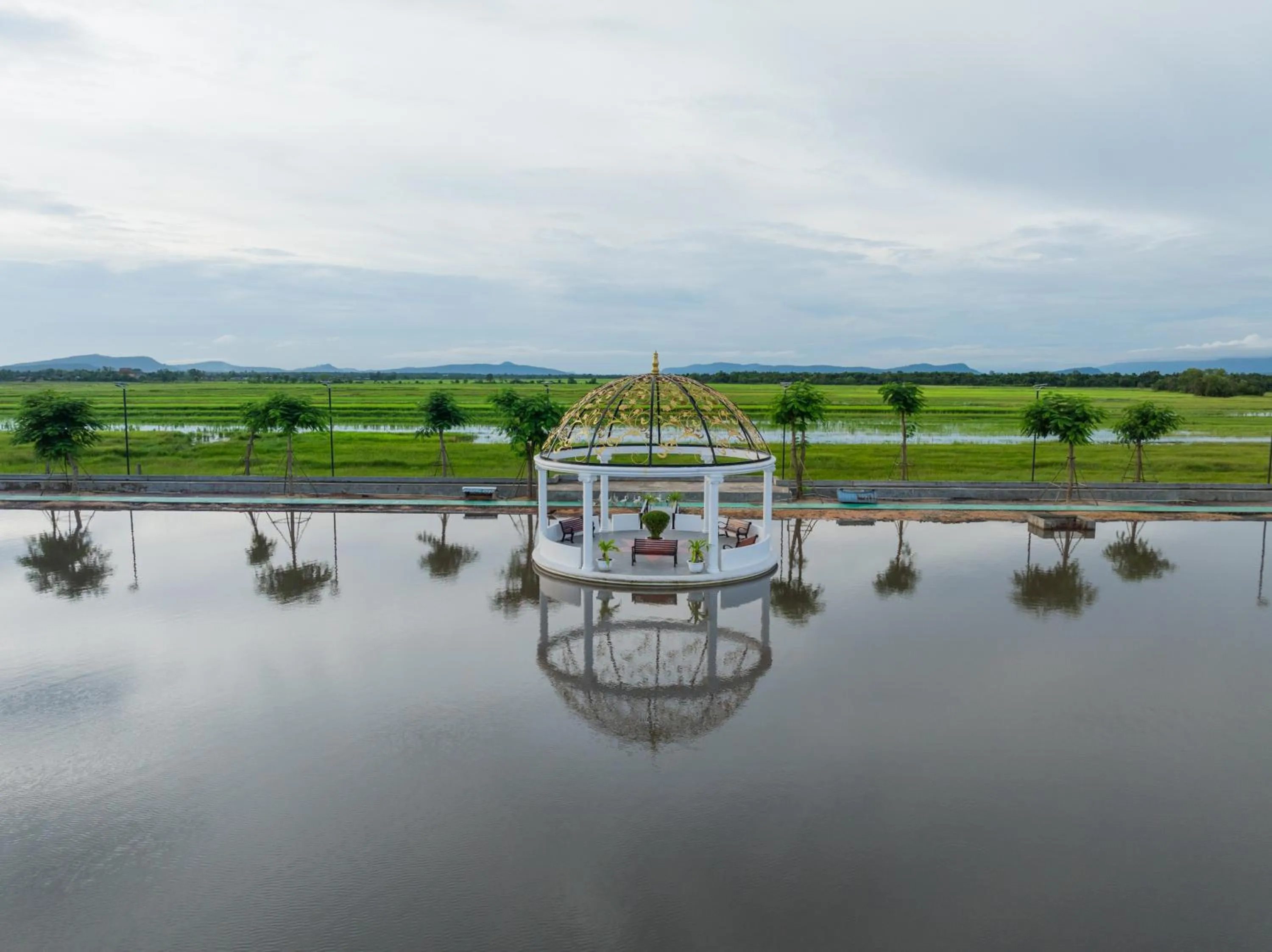 Lake view in Wonderland Suites and Resort