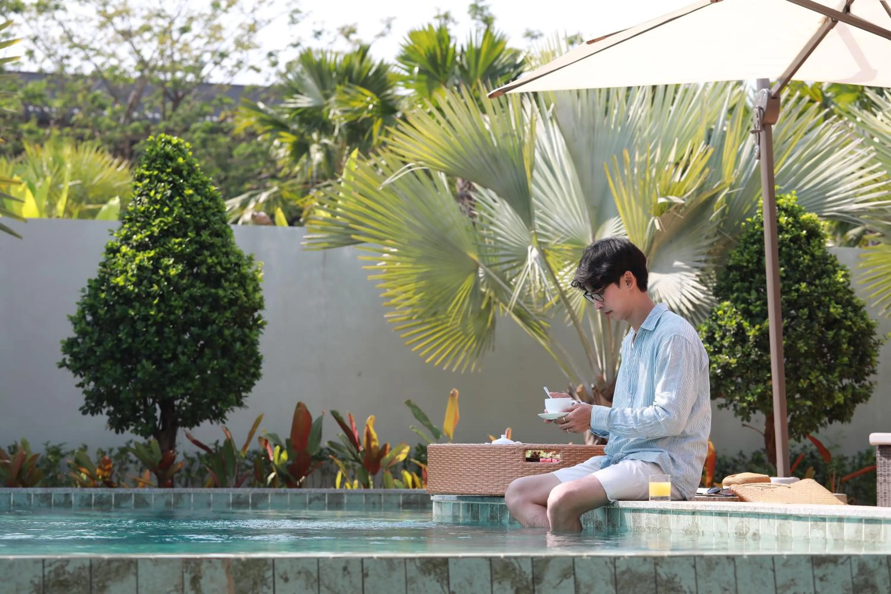 Pool view in Wonderland Suites and Resort