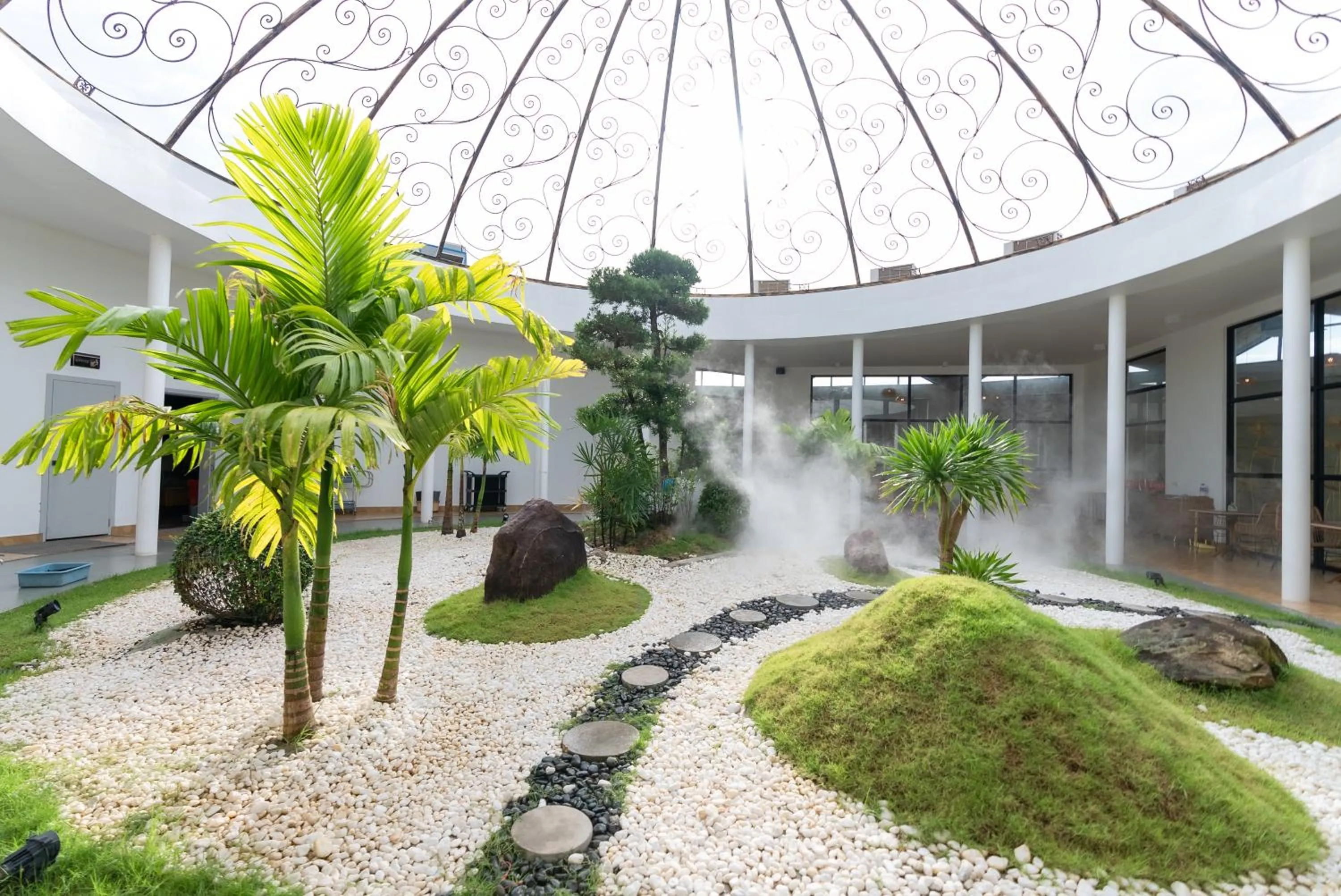 Restaurant/places to eat in Wonderland Suites and Resort